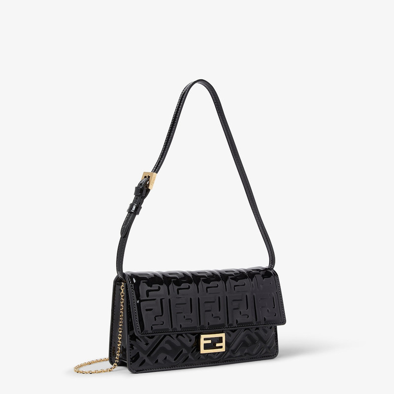 FENDI Wallet On Chain Baguette outlook
