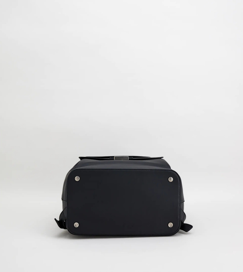 TIMELESS BACKPACK IN LEATHER MEDIUM - BLACK 4