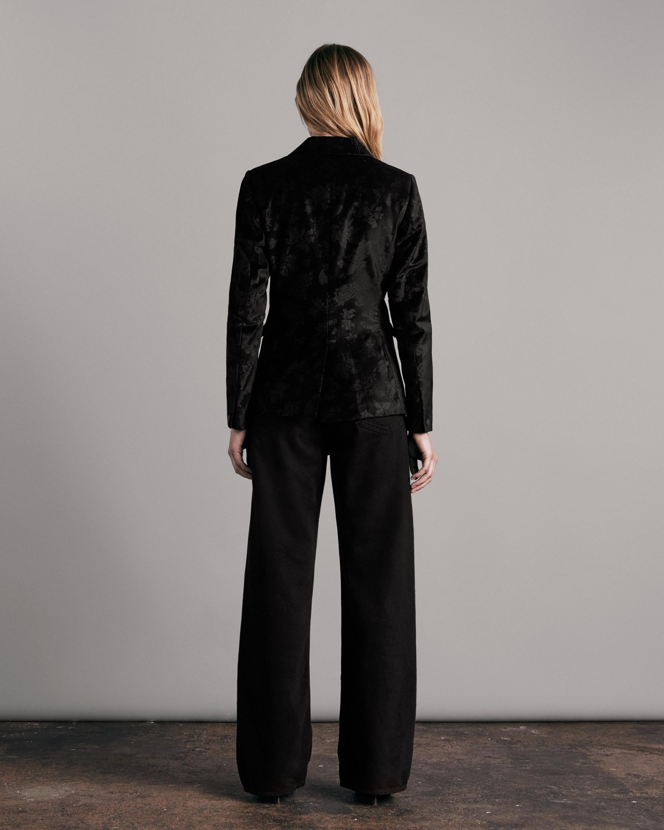 Razor Velvet Blazer
Classic Fit Blazer - 5
