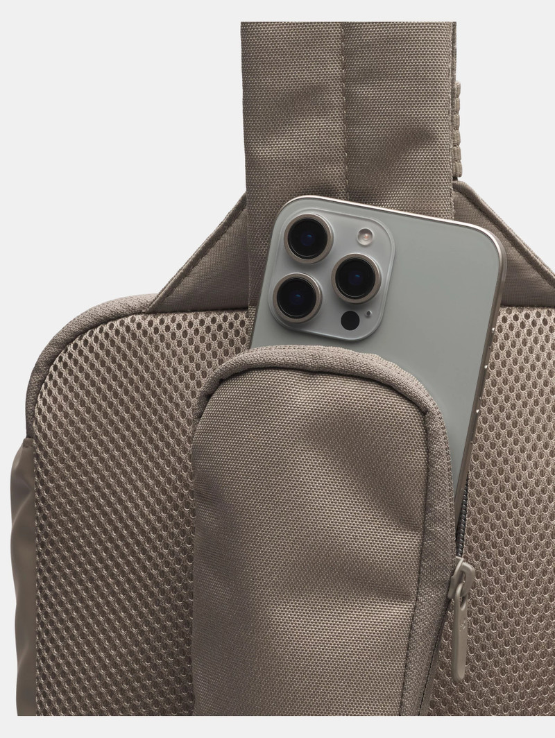 UA Triumph Utility 4