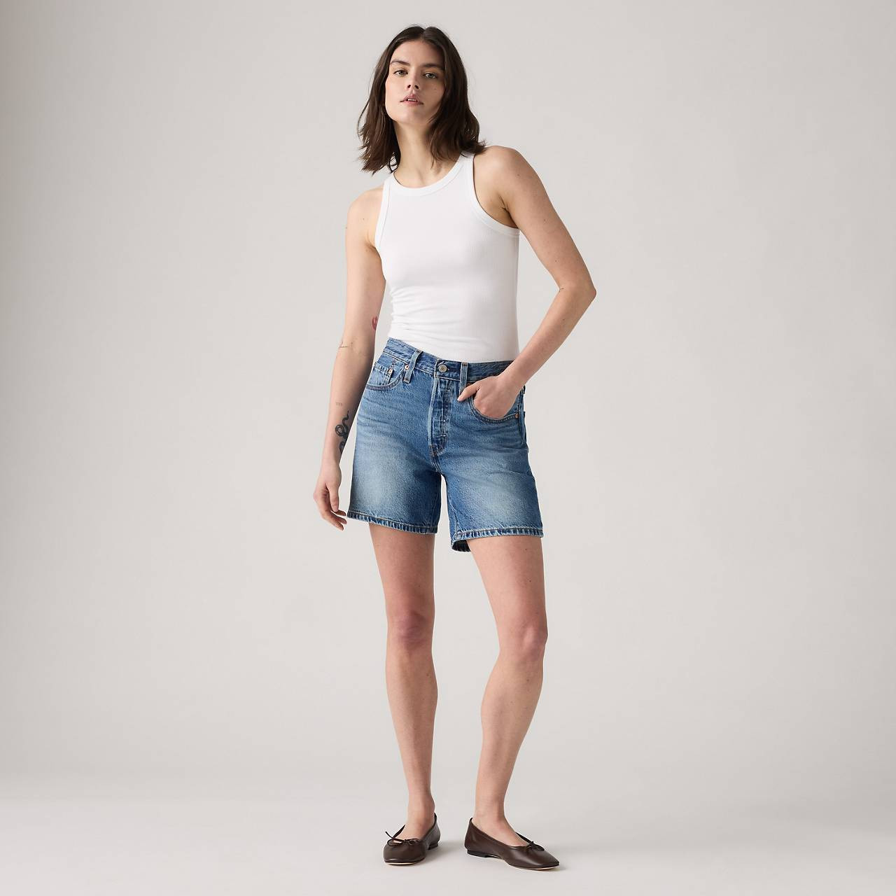 501® ORIGINAL FIT MID-THIGH LIGHTWEIGHT WOMEN'S SHORTS - 2