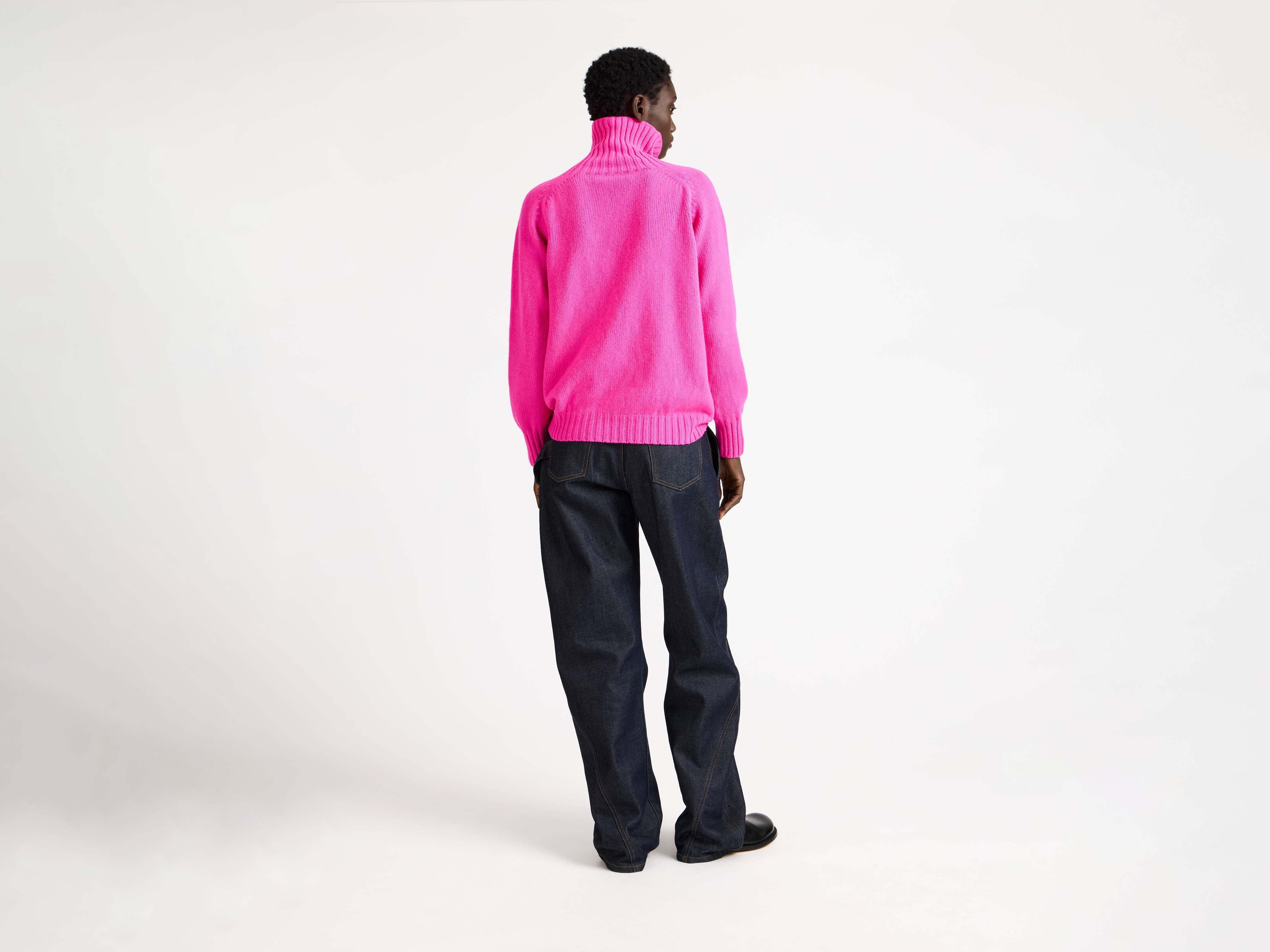TURTLENECK JUMPER IN NEON PINK - 3