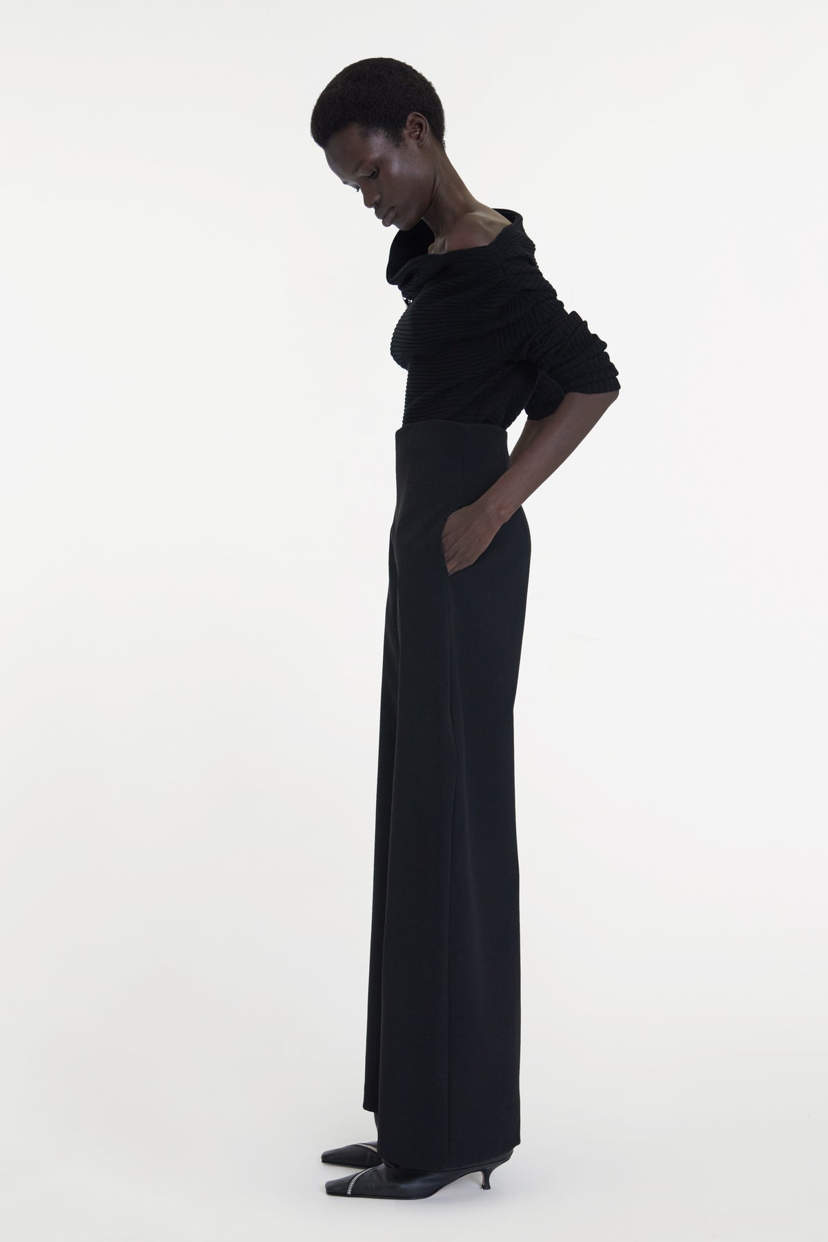 OFF SHOULDER SWEATER WITH SPOON BROOCH BLACK - 6