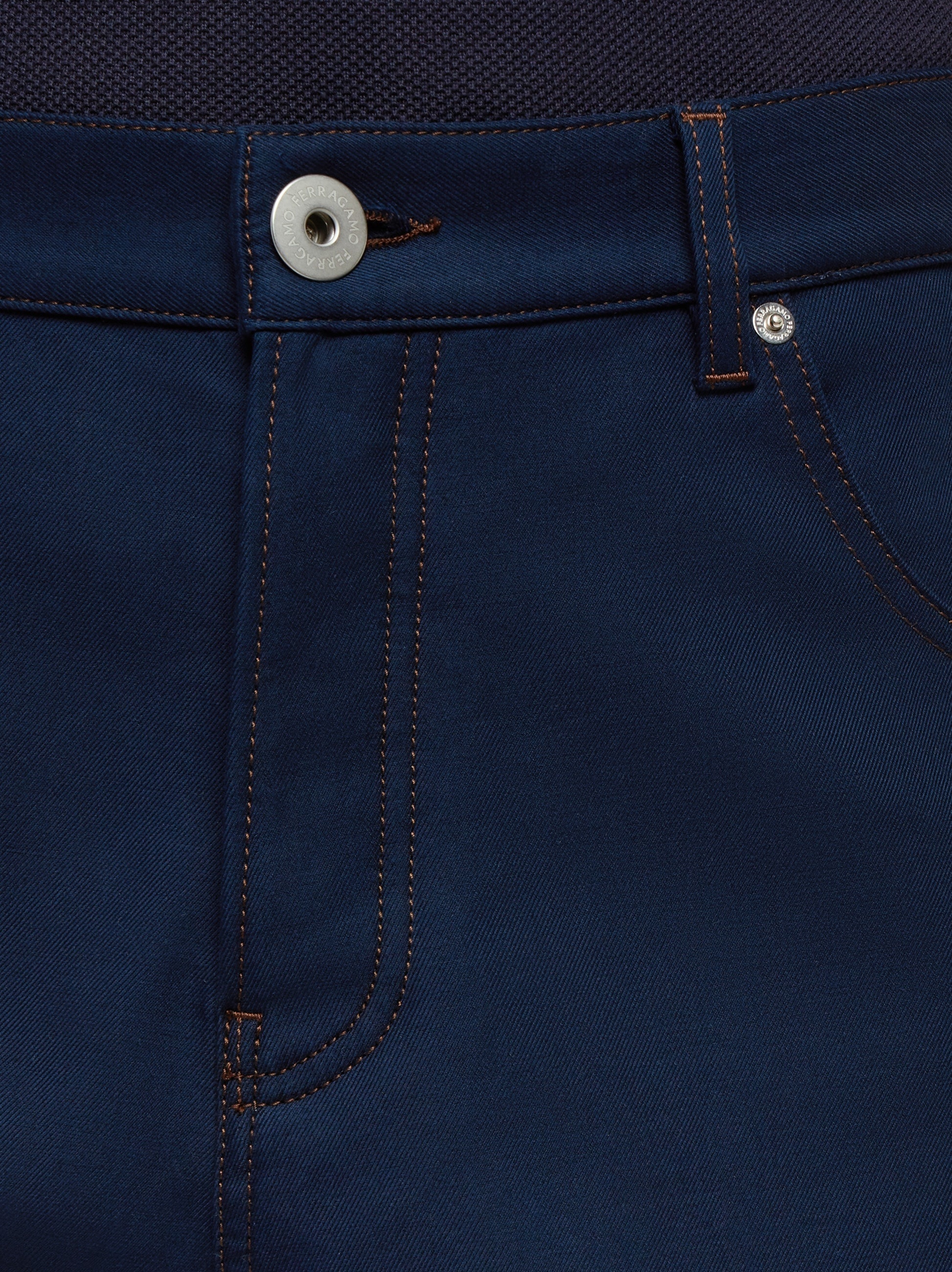 White jeans with contrasting stitching - 5