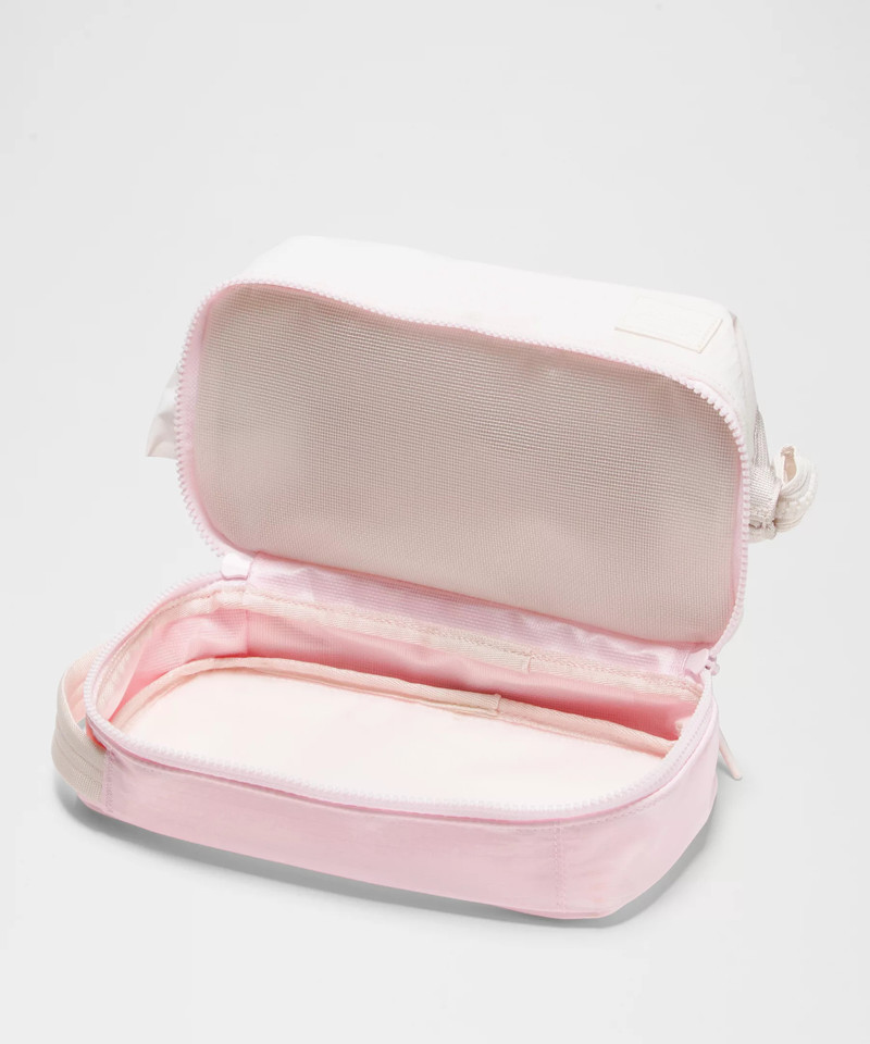 Dual-Compartment Toiletry Bag 3