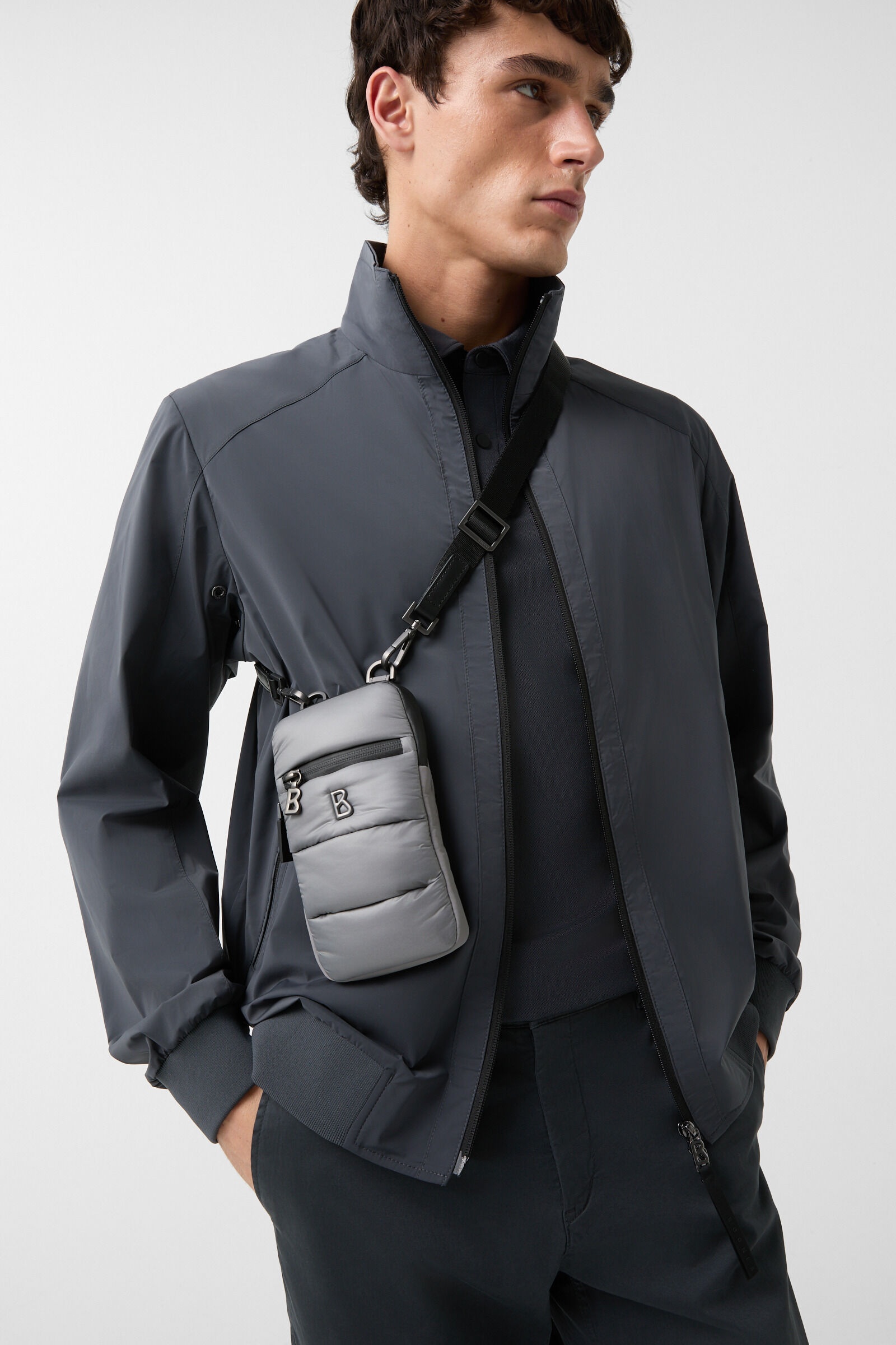 Monarch Skyler Smartphone pouch in Gray - 7