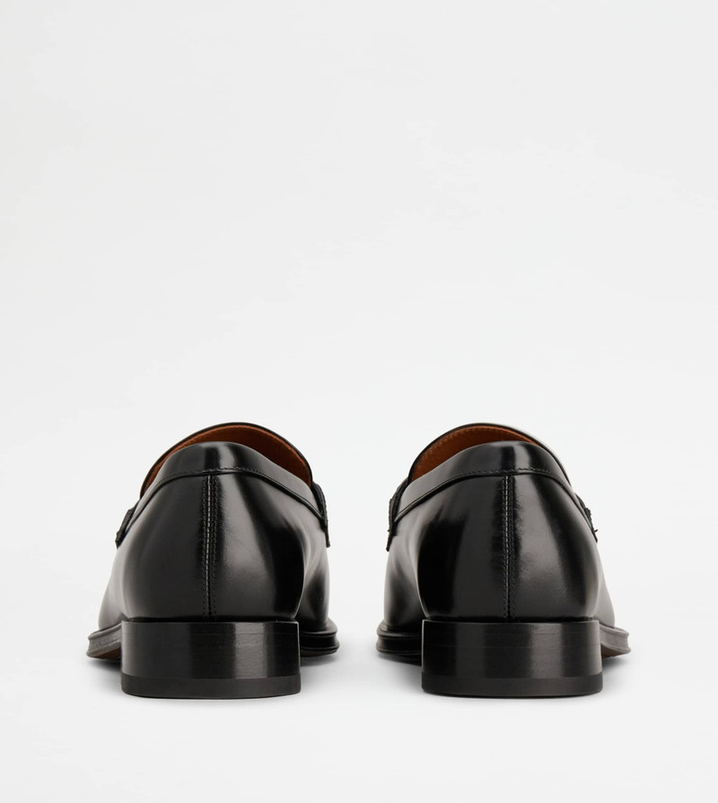 Tod's LOAFERS IN LEATHER - BLACK outlook