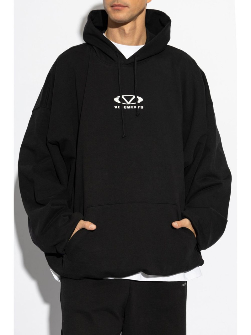 VETEMENTS logo sweatshirt outlook