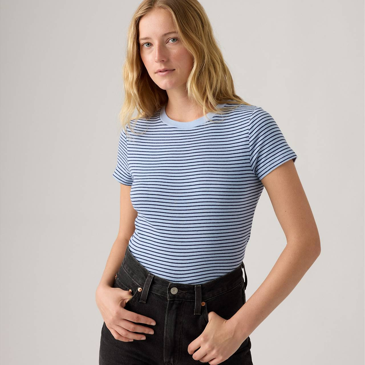 ESSENTIAL SHORT-SLEEVE TEE - 3