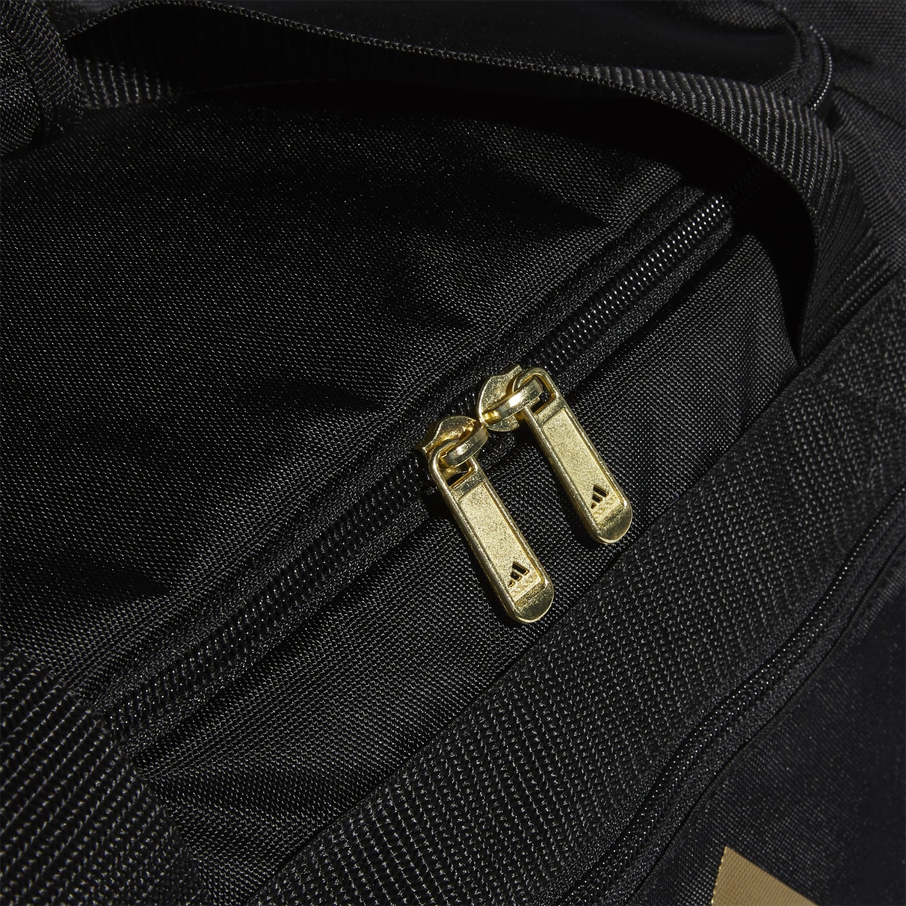 Defender Duffel Bag Small - 6