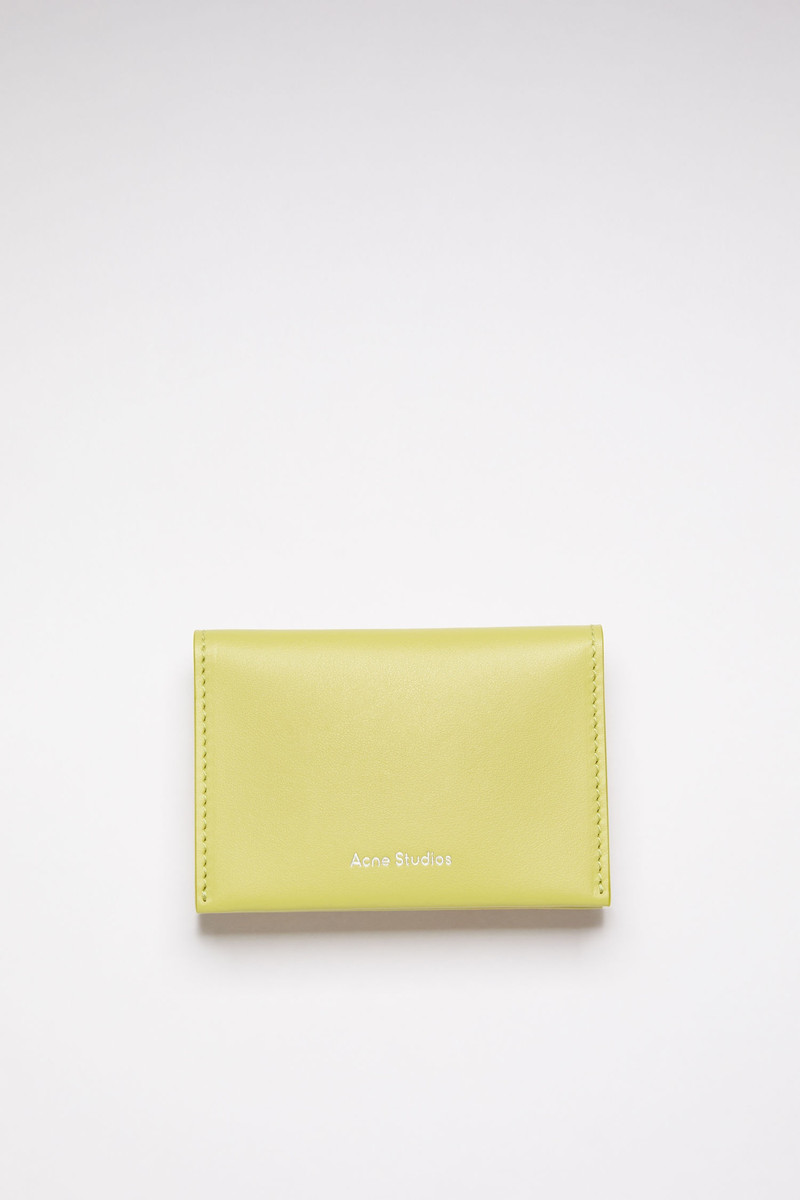 Leather card case - Apple green 1