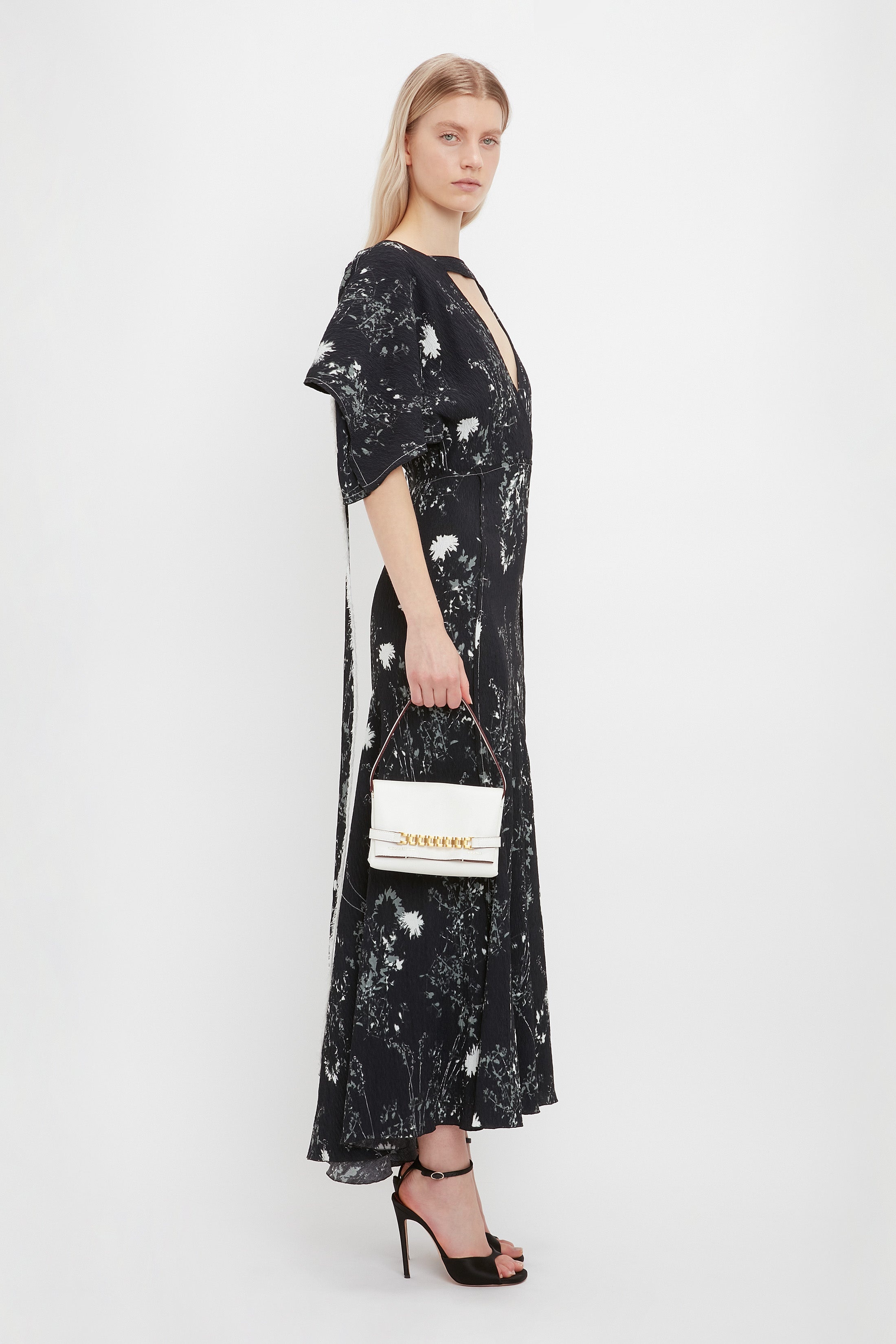 国内発| VICTORIA BECKHAM Kimono sleeve クレポンドレス Victoria Beckham Kimono Sleeve Printed Dress In Black
