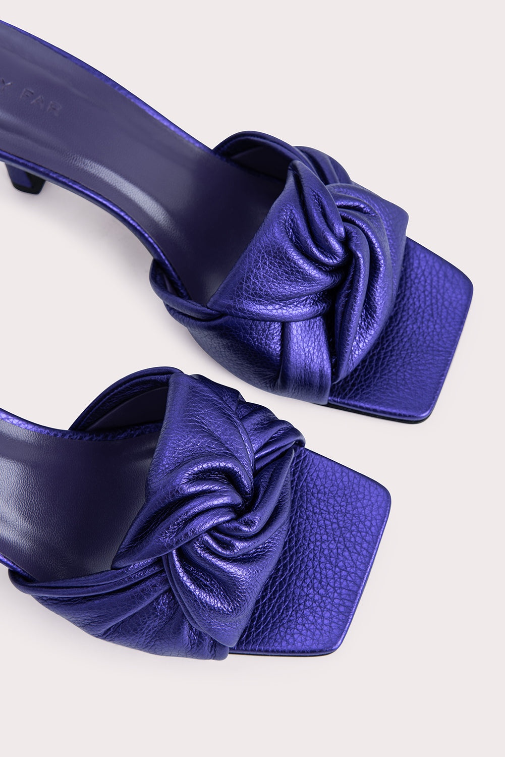 Lana Ultraviolet Metallic Grain Leather - 4