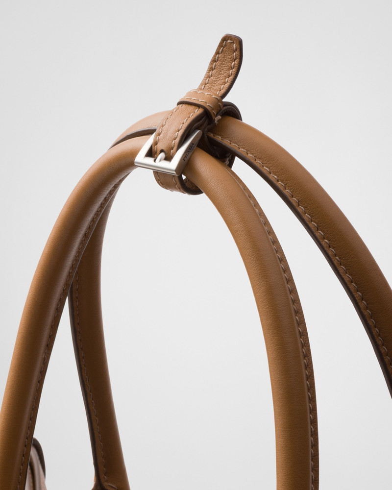 Prada Buckle 가죽 핸드백 5