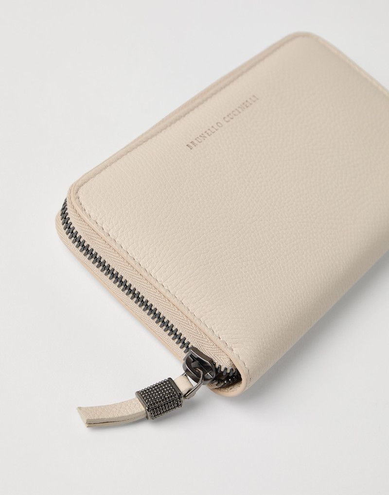 Grained leather wallet with shiny zipper pull 3