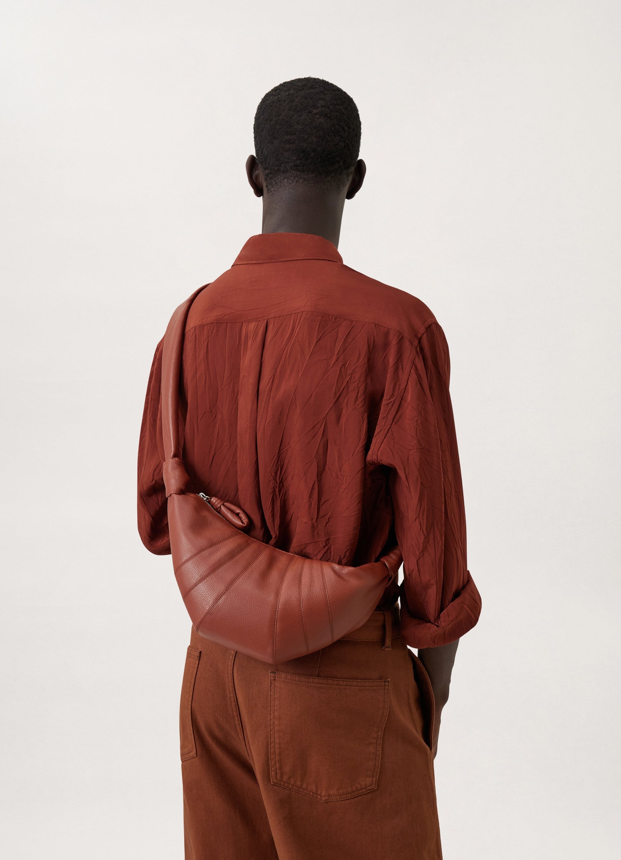SMALL CROISSANT BAG
GRAINED LEATHER - 6