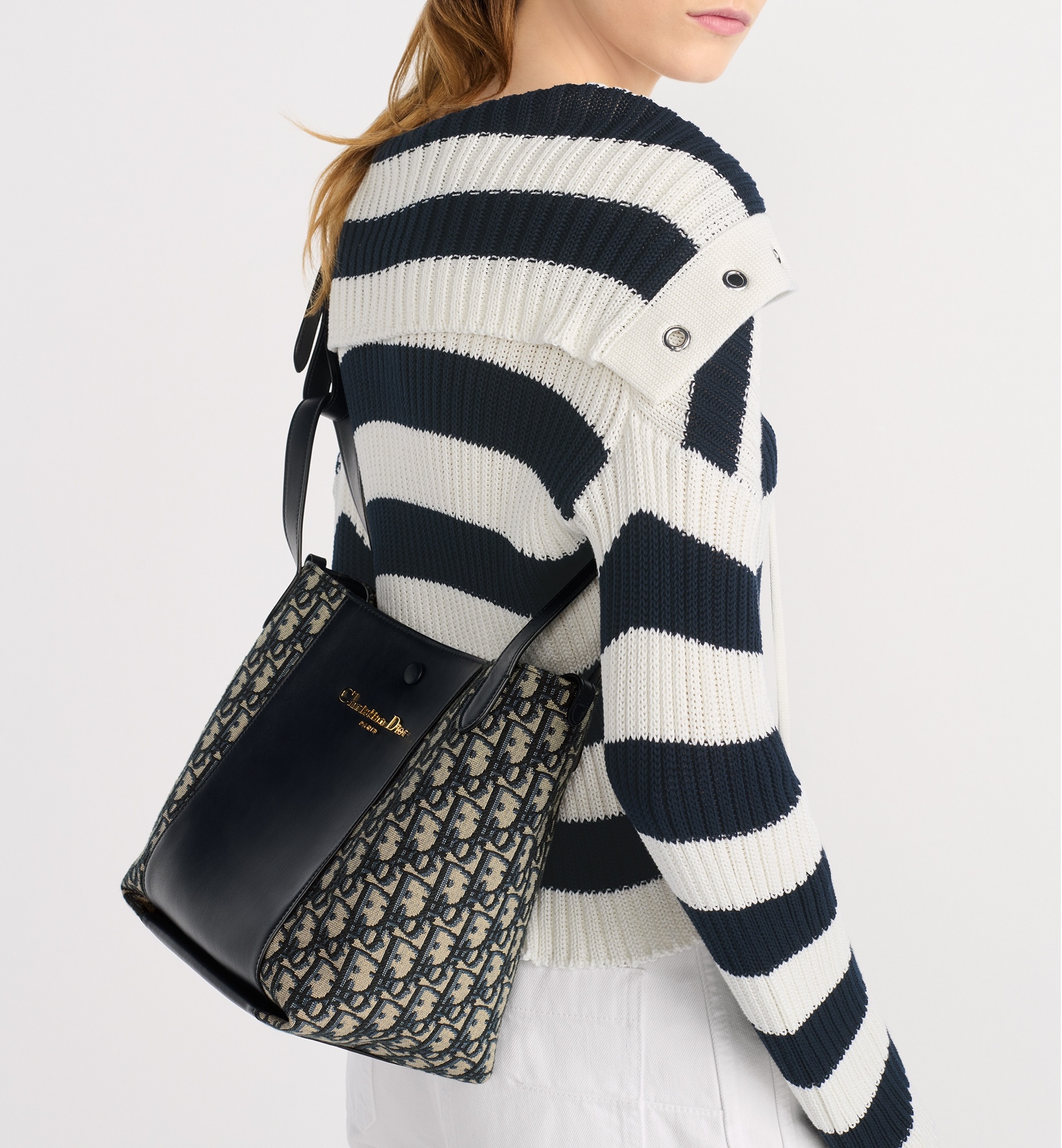 Medium Signature Bucket Bag - 3