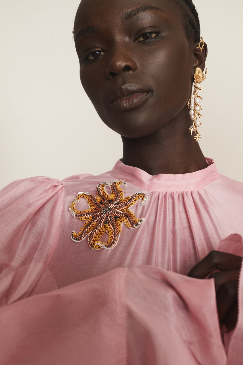 ALÉMAIS Reverie Cluster Pearl Ear Cuff outlook