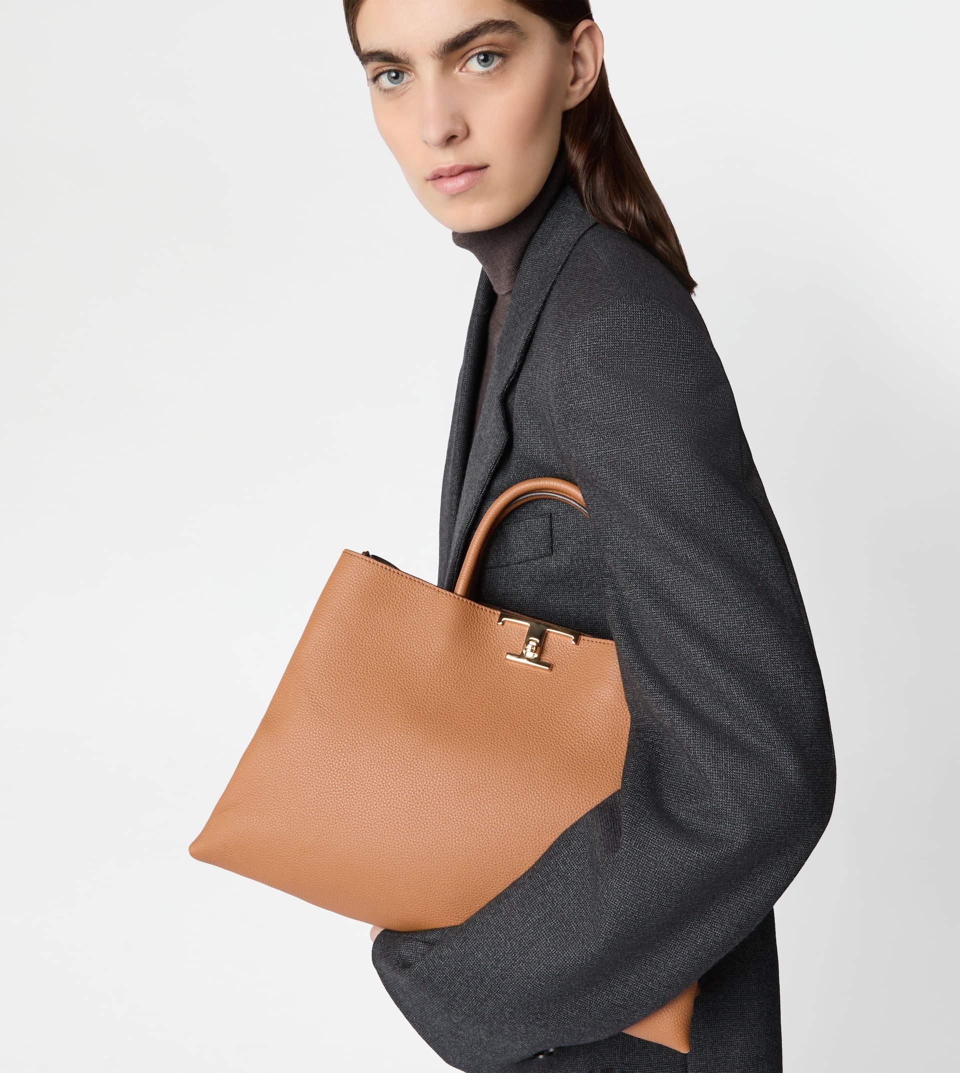 T TIMELESS SHOPPING BAG IN LEATHER MEDIUM - BROWN - 6