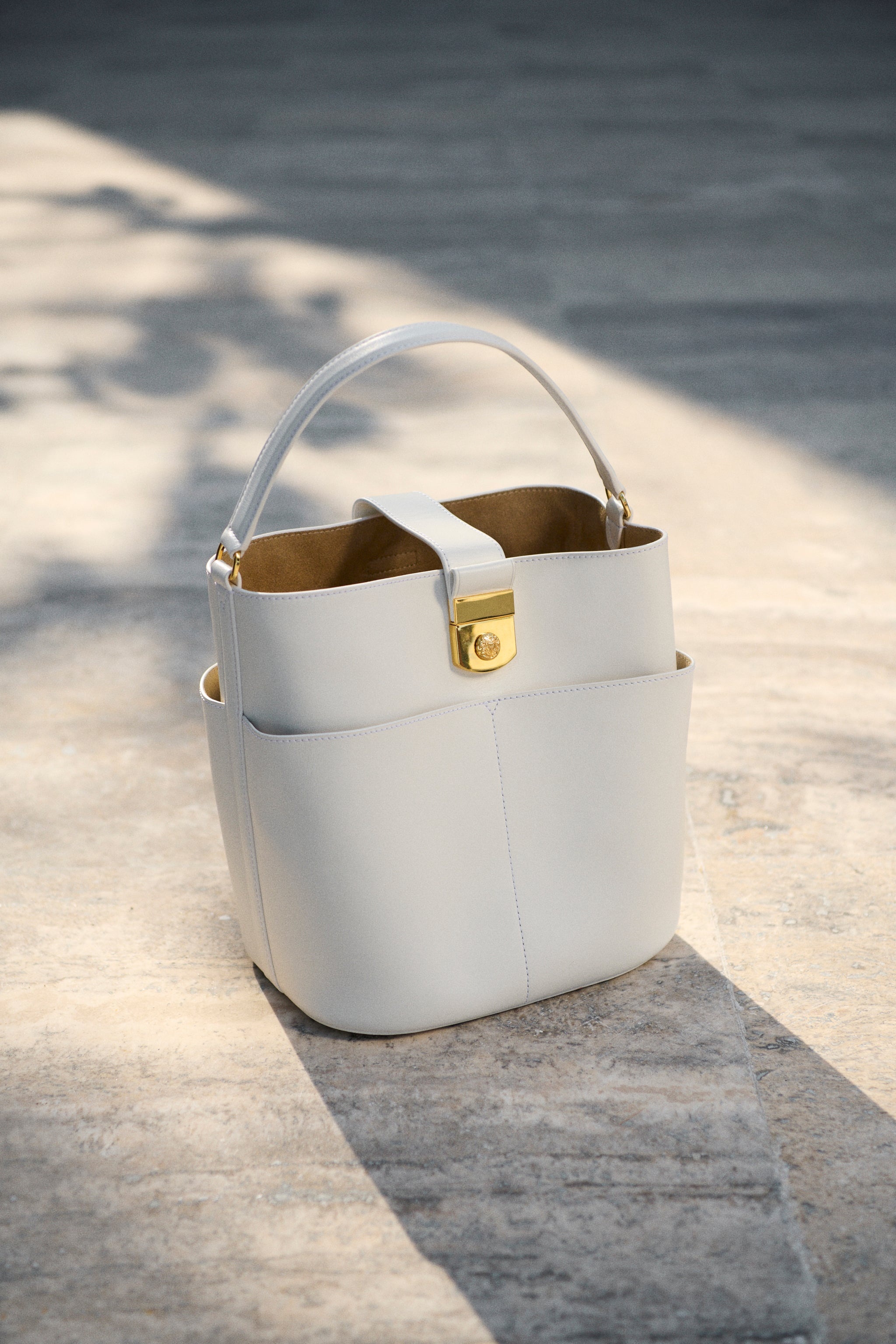 LARGE CREST LOCK BUCKET BAG - 8