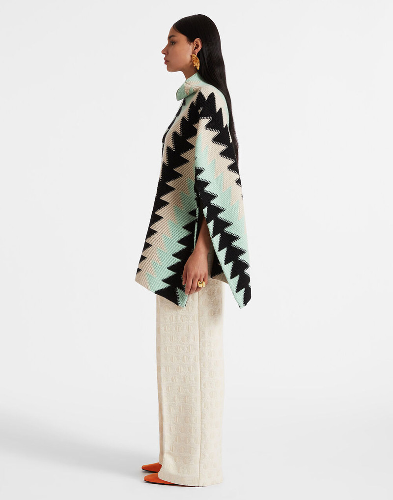 Trine Cape 6