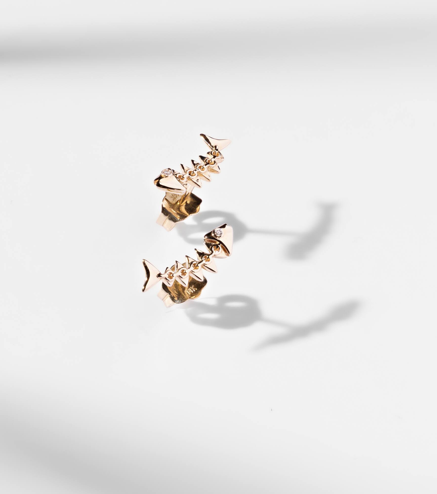 Fishbone 14kt gold earrings with diamonds - 5