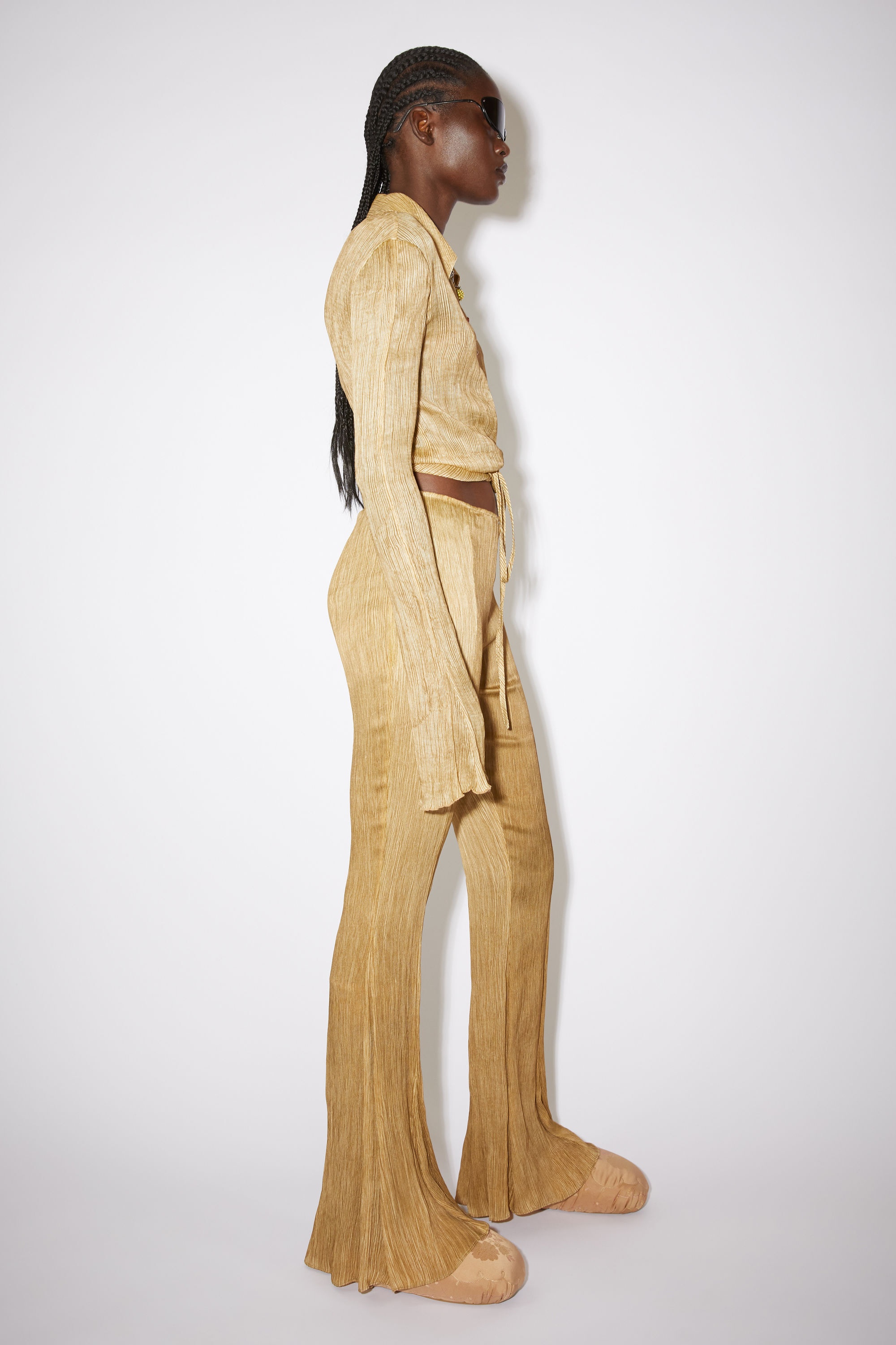 Crinkled silk flared trousers - Caramel brown - 4