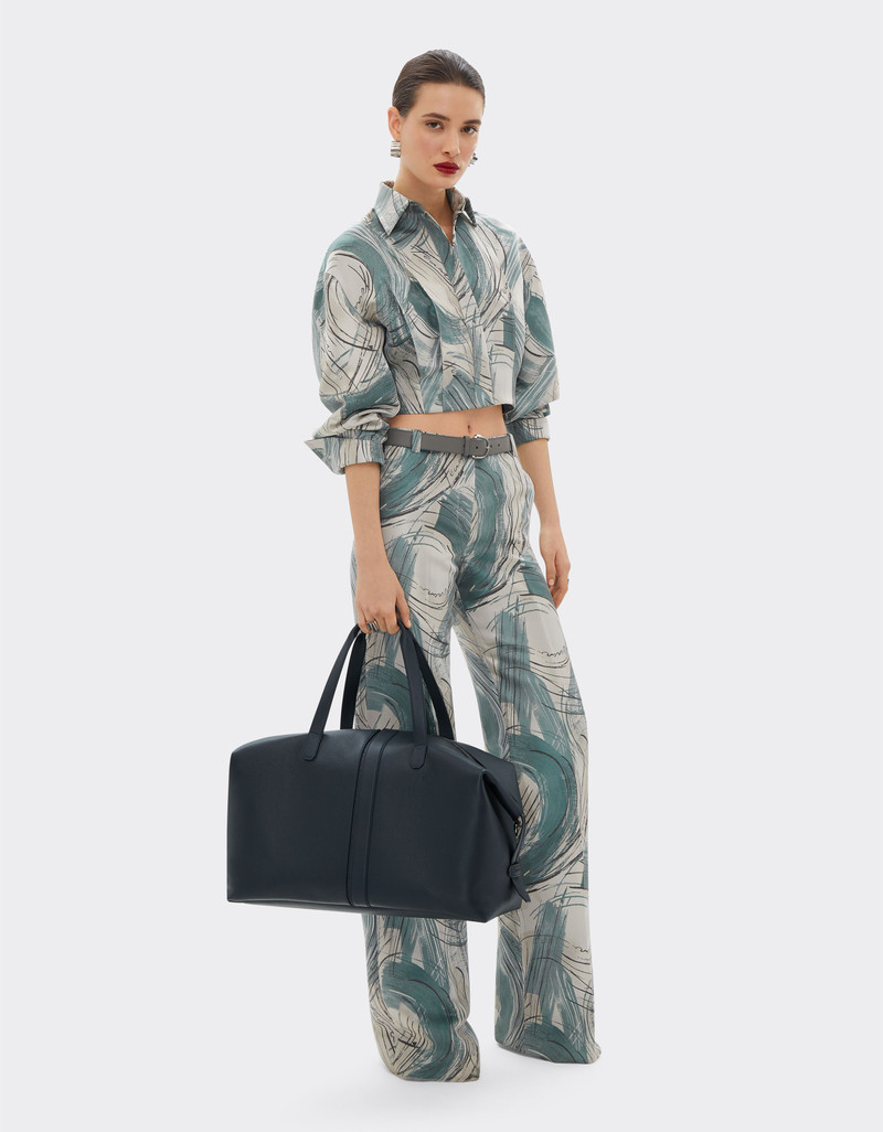Duffle bag in tumbled leather 3