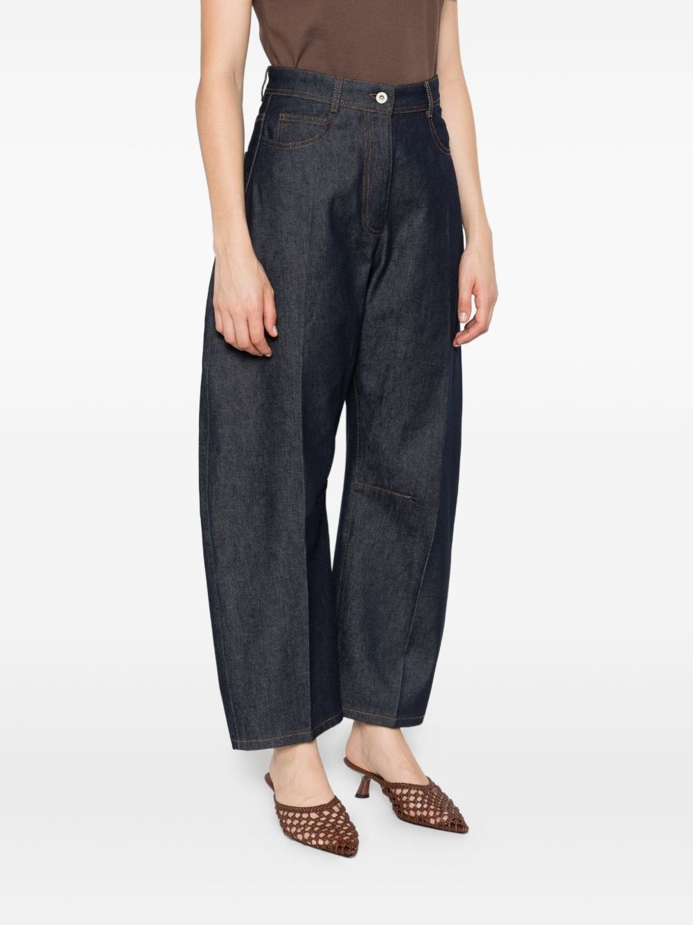 dart-detailing jeans - 3