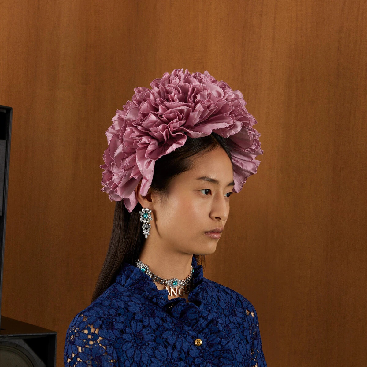 Hairband with ruffle detail - 3