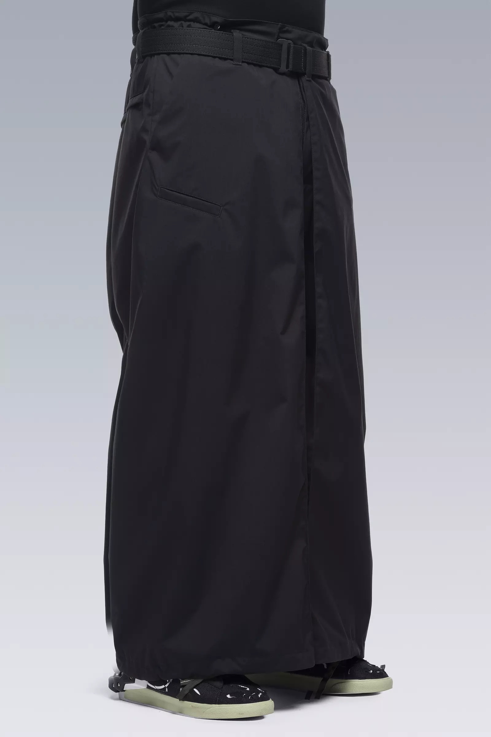 P54-E Encapsulated Nylon Pleated Trouser Black - 4