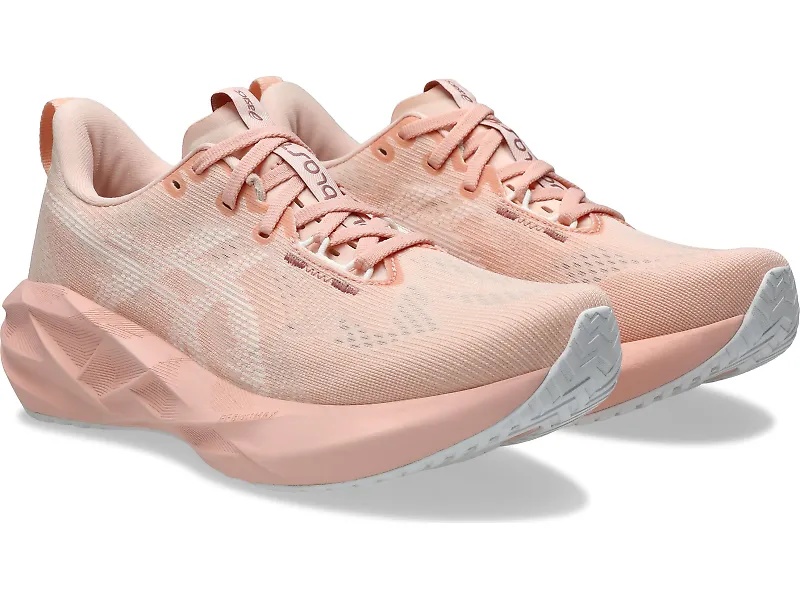 ASICS Novablast 5 - 6