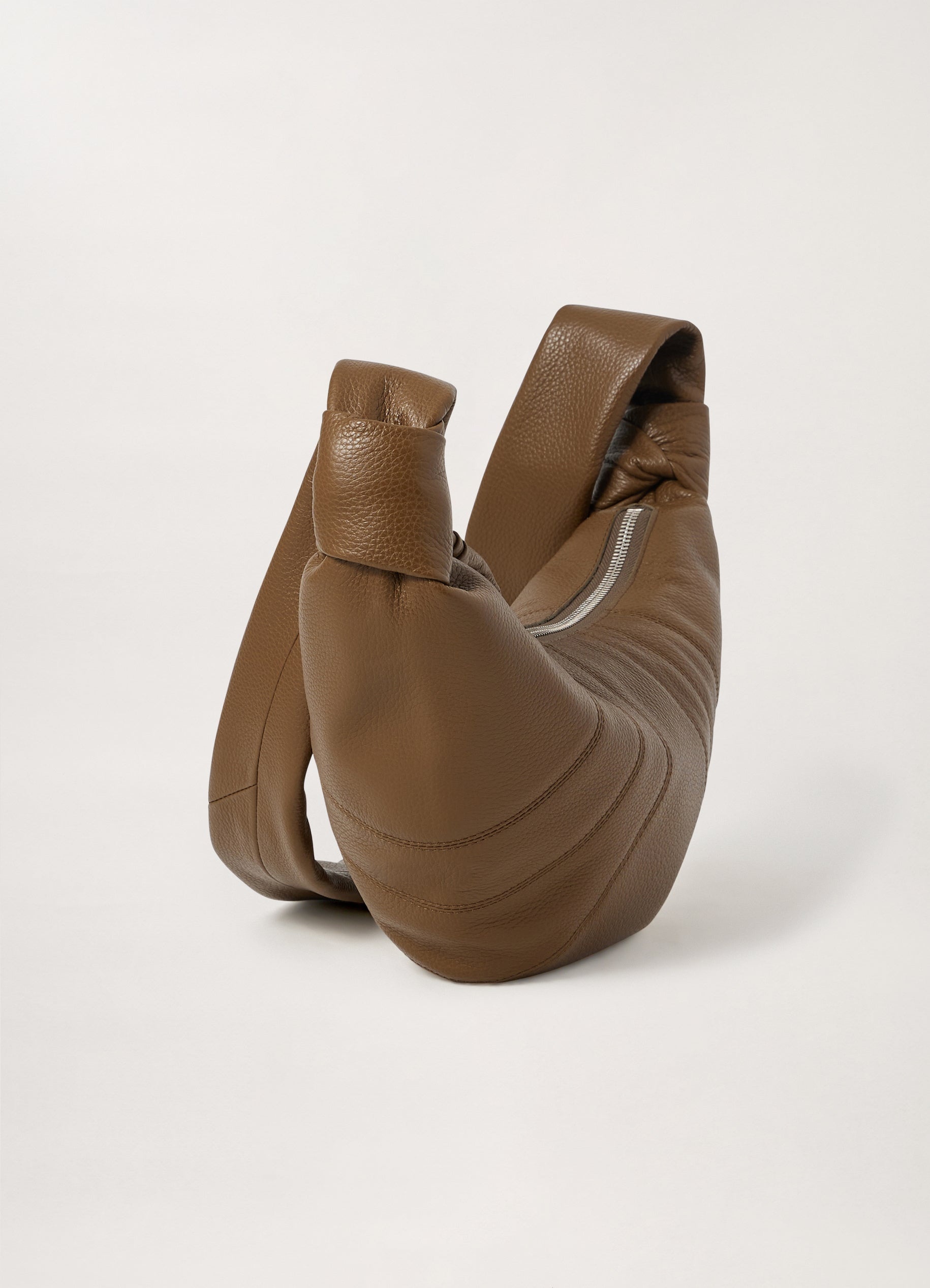 SMALL CROISSANT BAG
GRAINED LEATHER - 11