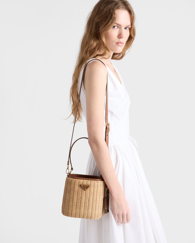 Wicker and leather bucket bag 8