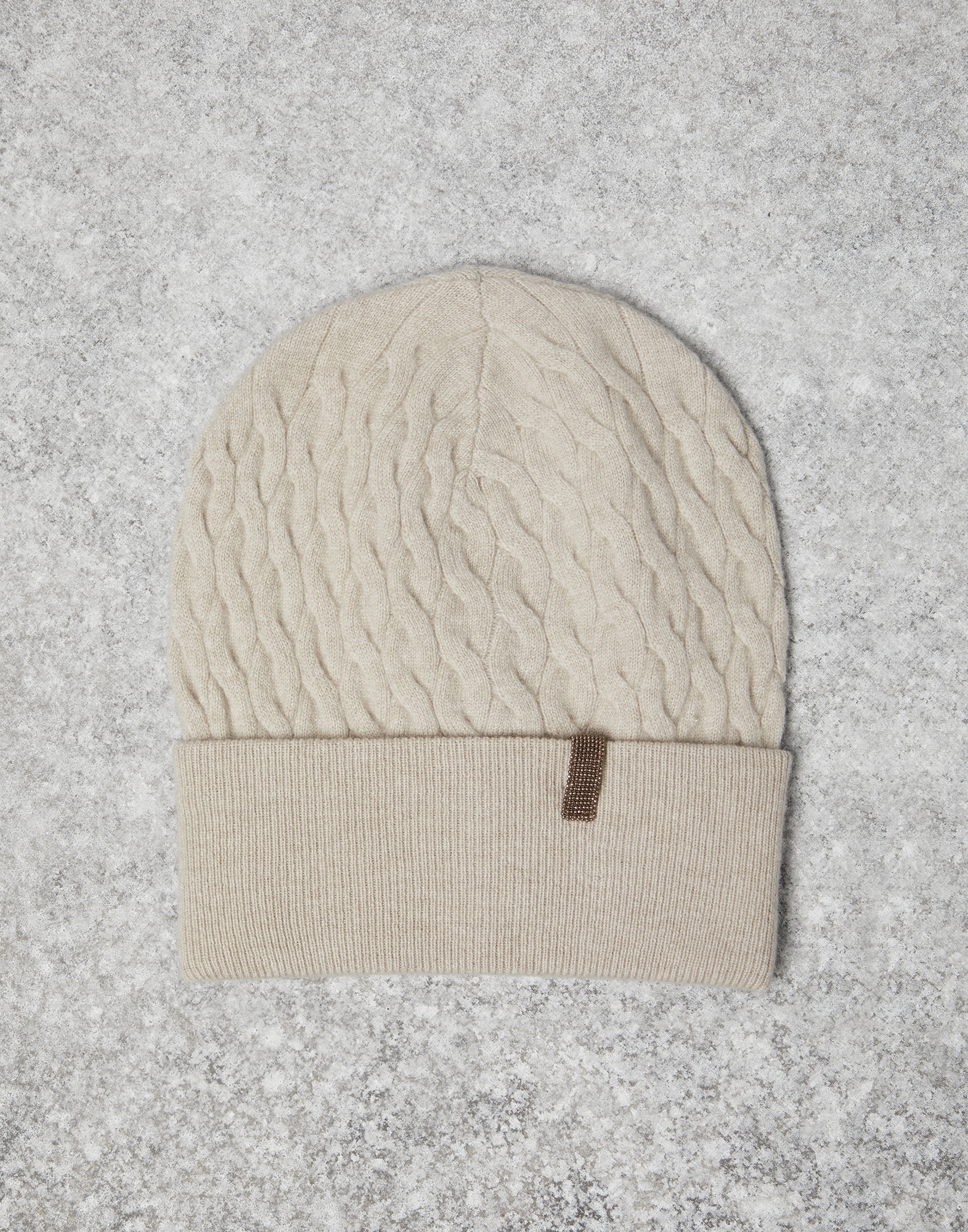 Virgin wool, cashmere and silk cable knit beanie with shiny tab - 1