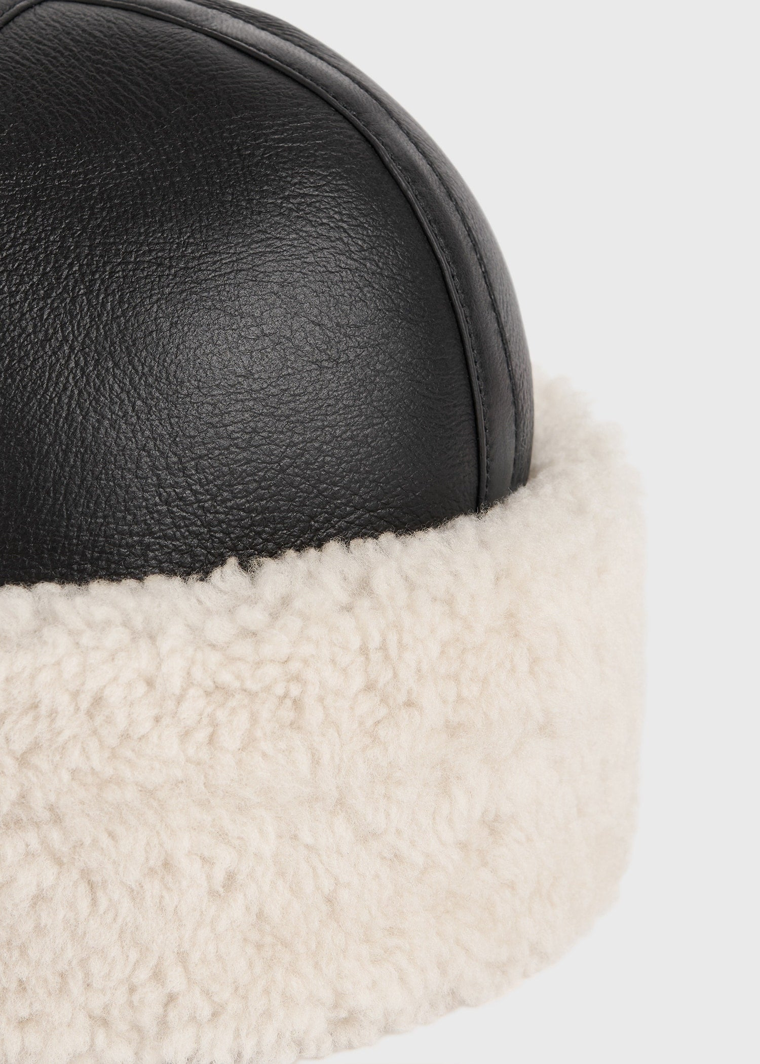 Shearling winter hat black/off white - 4