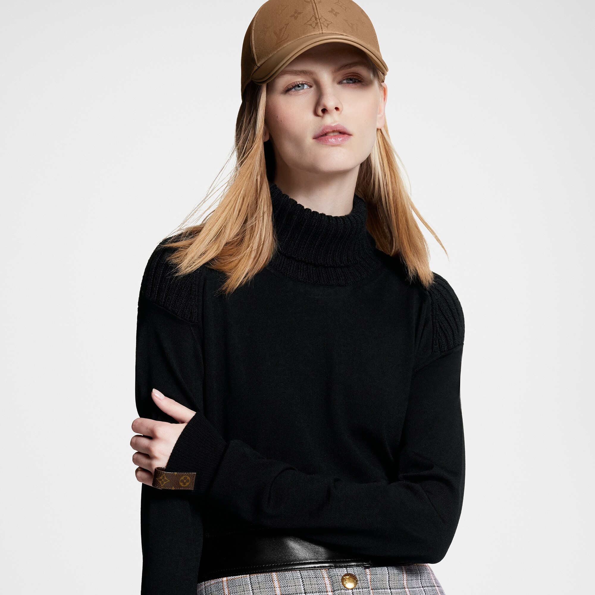 Ribbed Accent Turtleneck - 4