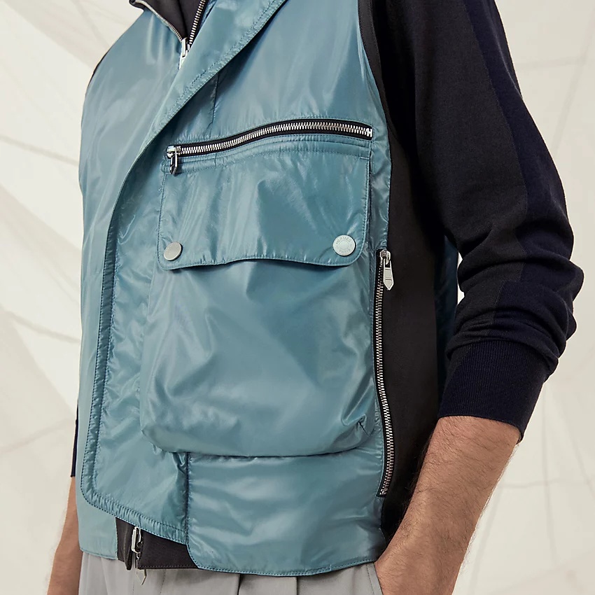 Reversible zipped hooded vest - 3