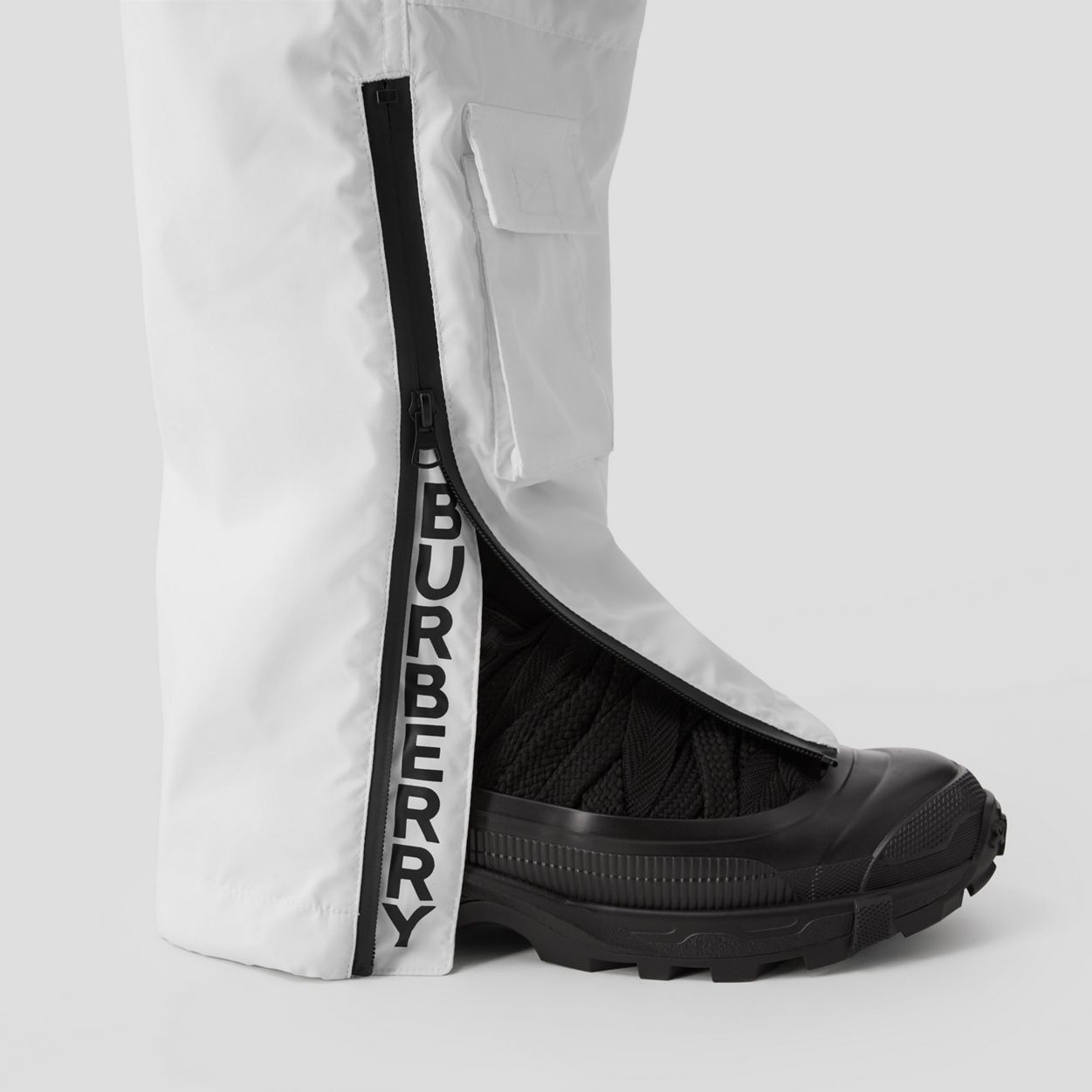 Logo Detail Cargo Trousers - 4