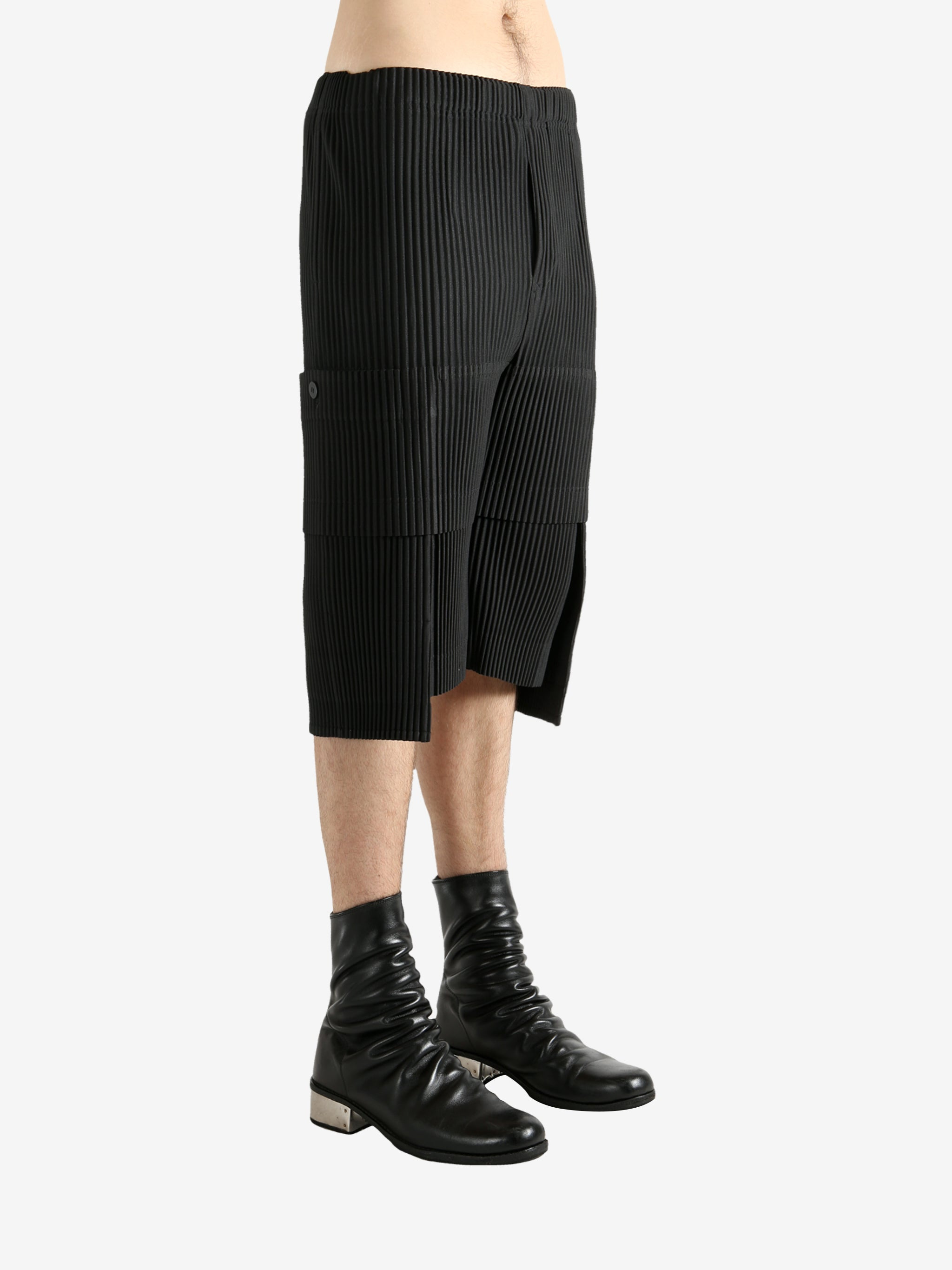 HOMME PLISSE ISSEY MIYAKE - Men Multi-Pocket Shorts - 2