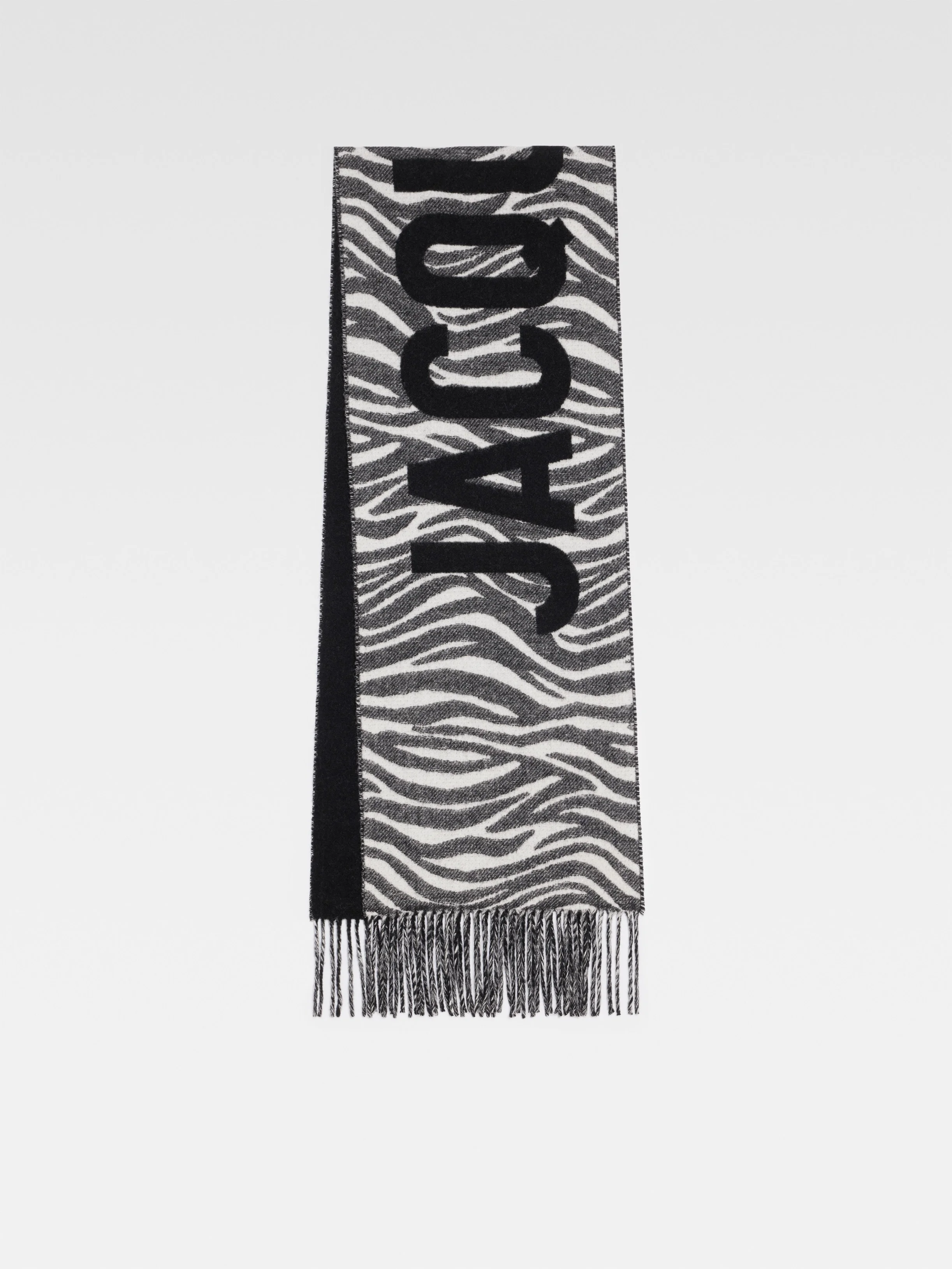 The Jacquemus scarf - 1