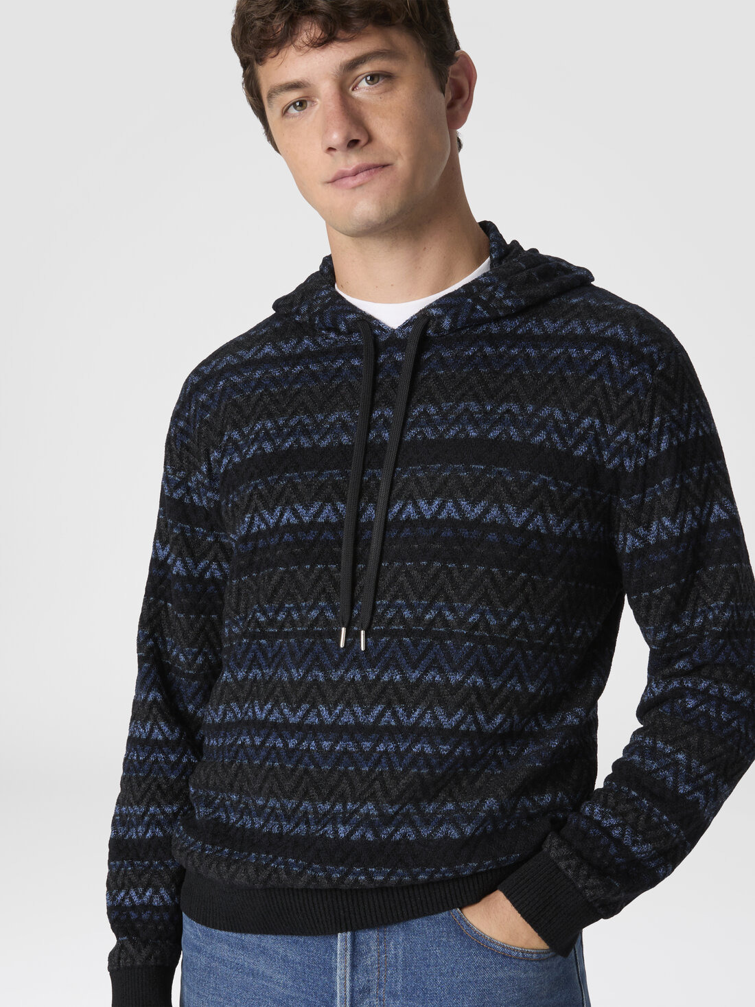 Hooded sweater in wool blend with zigzag pattern - 4
