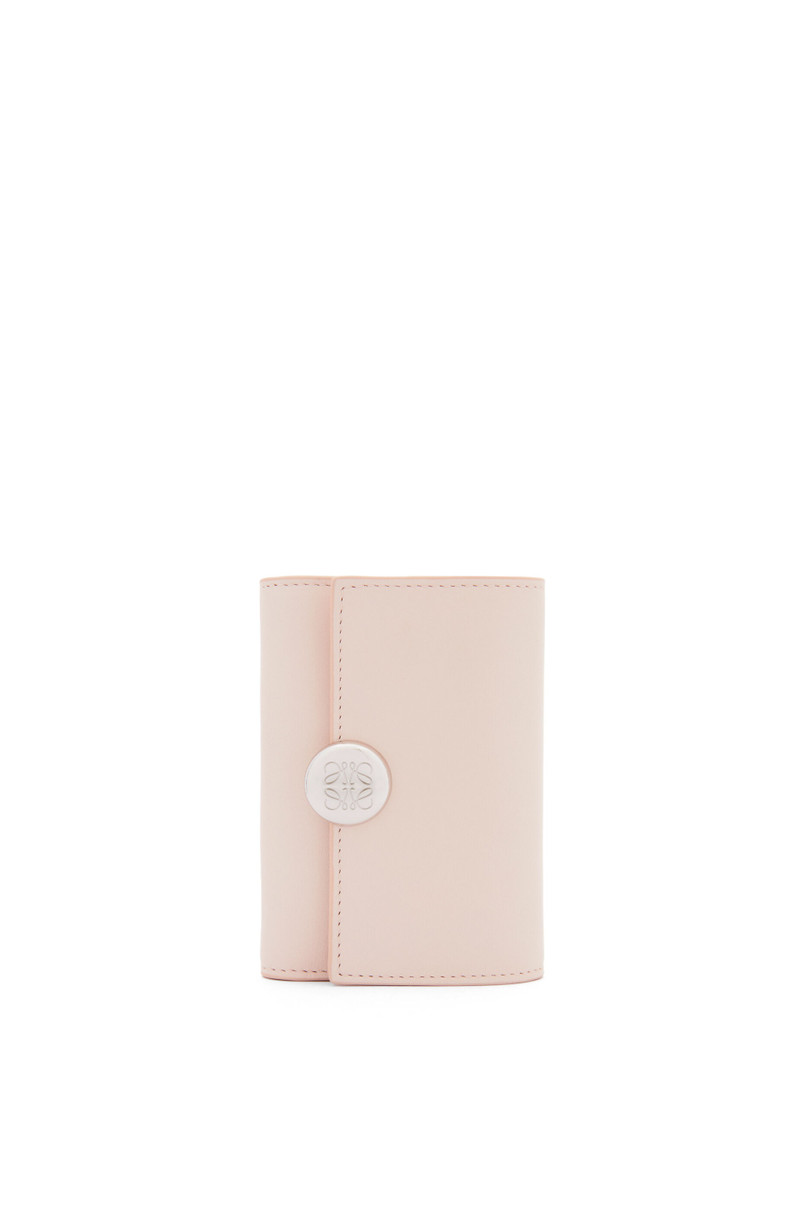 Pebble small vertical wallet in shiny nappa calfskin 1