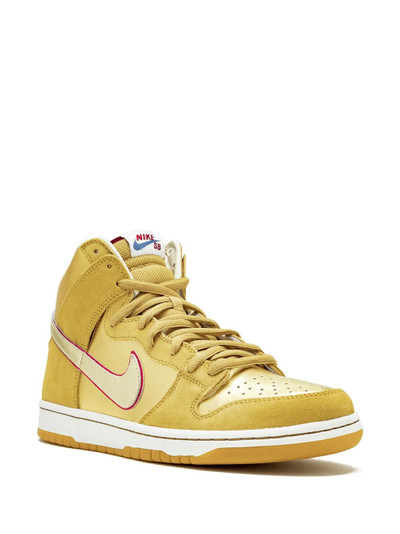 Nike Dunk High Premium SB sneakers outlook