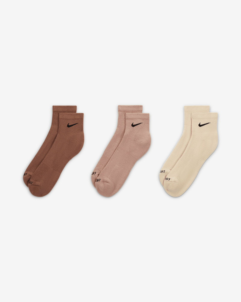 Nike Nike Everyday Plus Cushioned Training Ankle Socks (3 Pairs) outlook