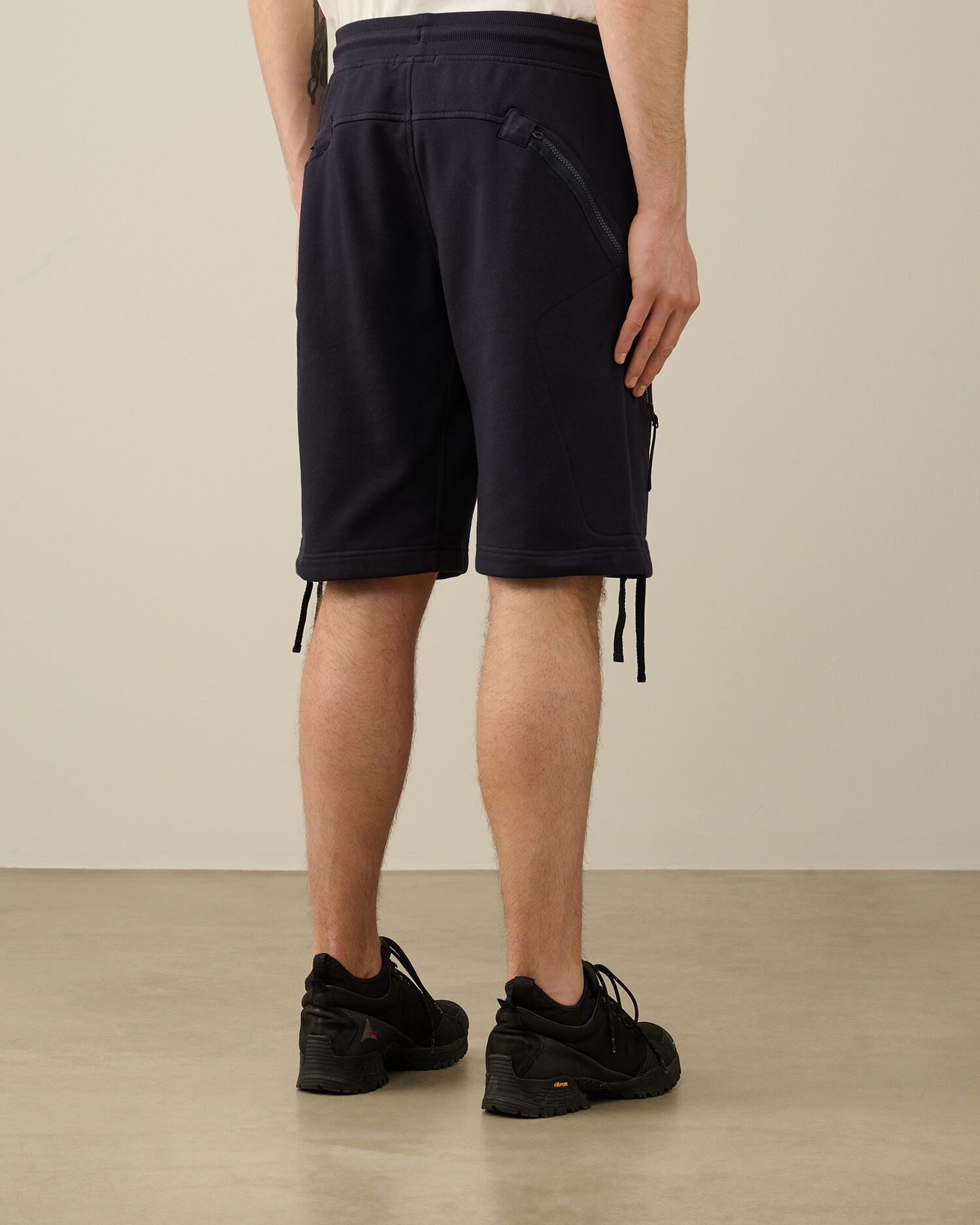 Diagonal Raised Fleece Zipped Pocket Shorts - 3