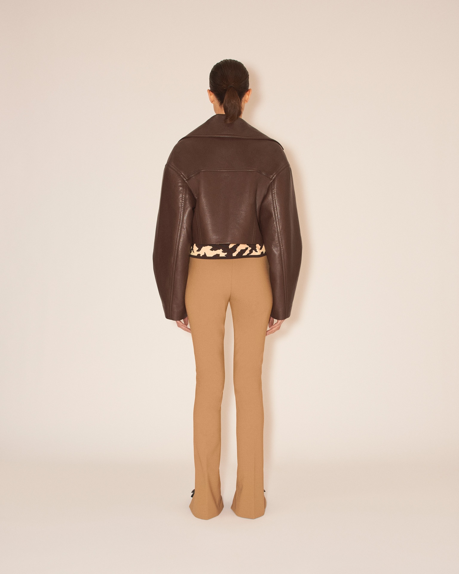 SAPIR - Slim regenerated leather boxxy cropped jacket - Dark brown - 4