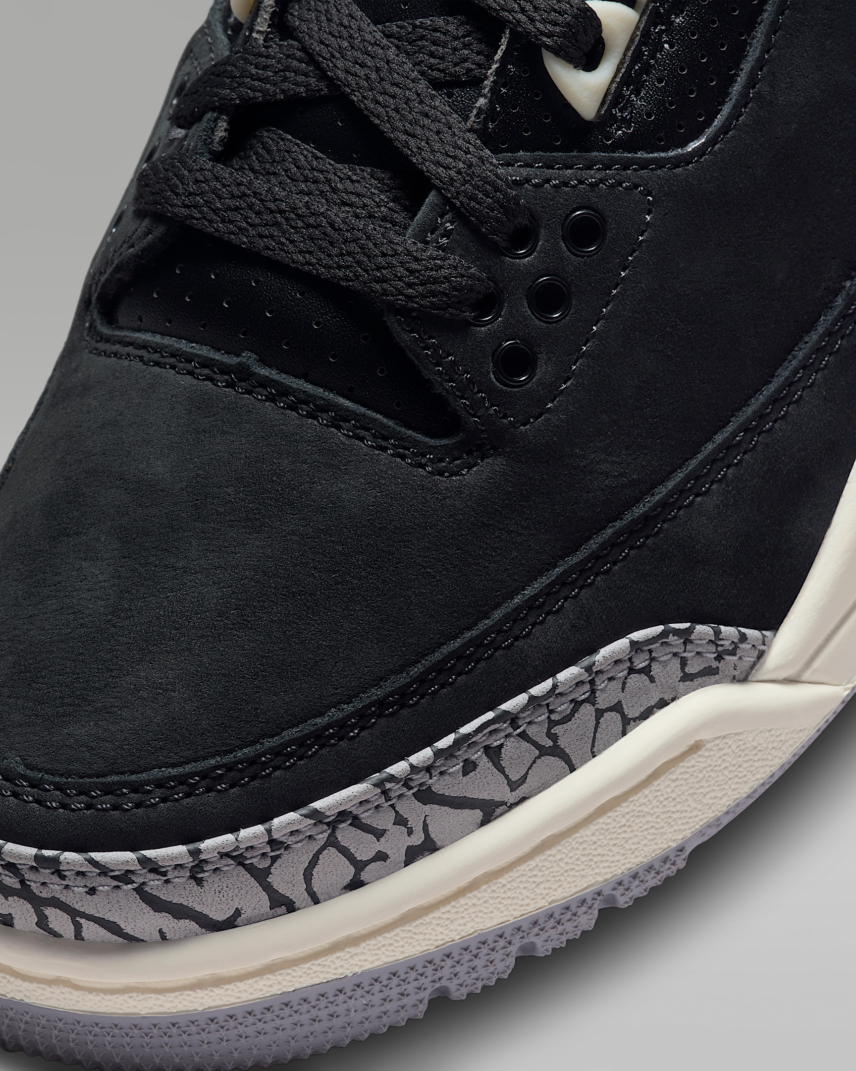 Air Jordan 3 Retro Women's Shoes - 7