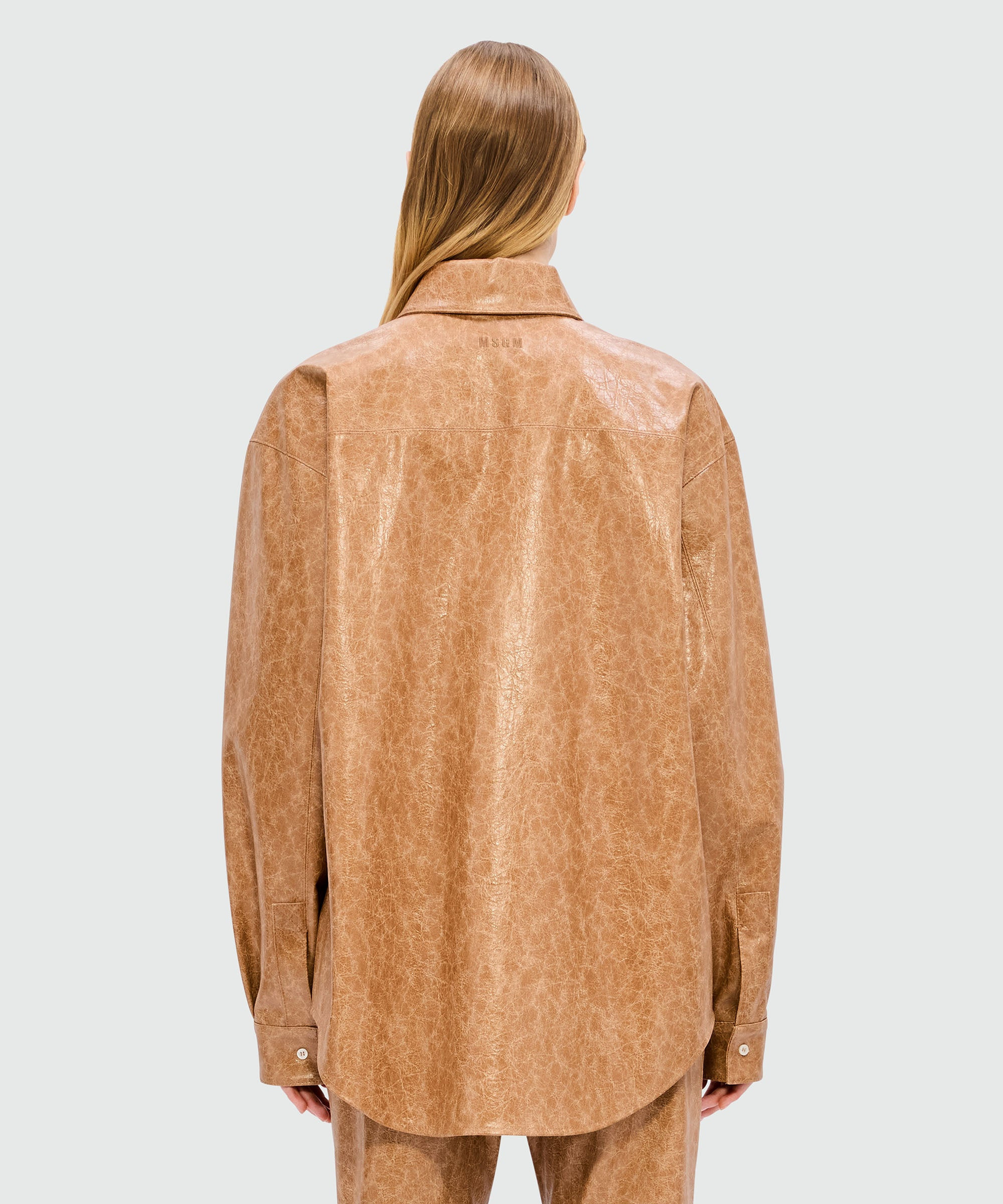 Beige shirt in faux leather with a crackle effect - 3