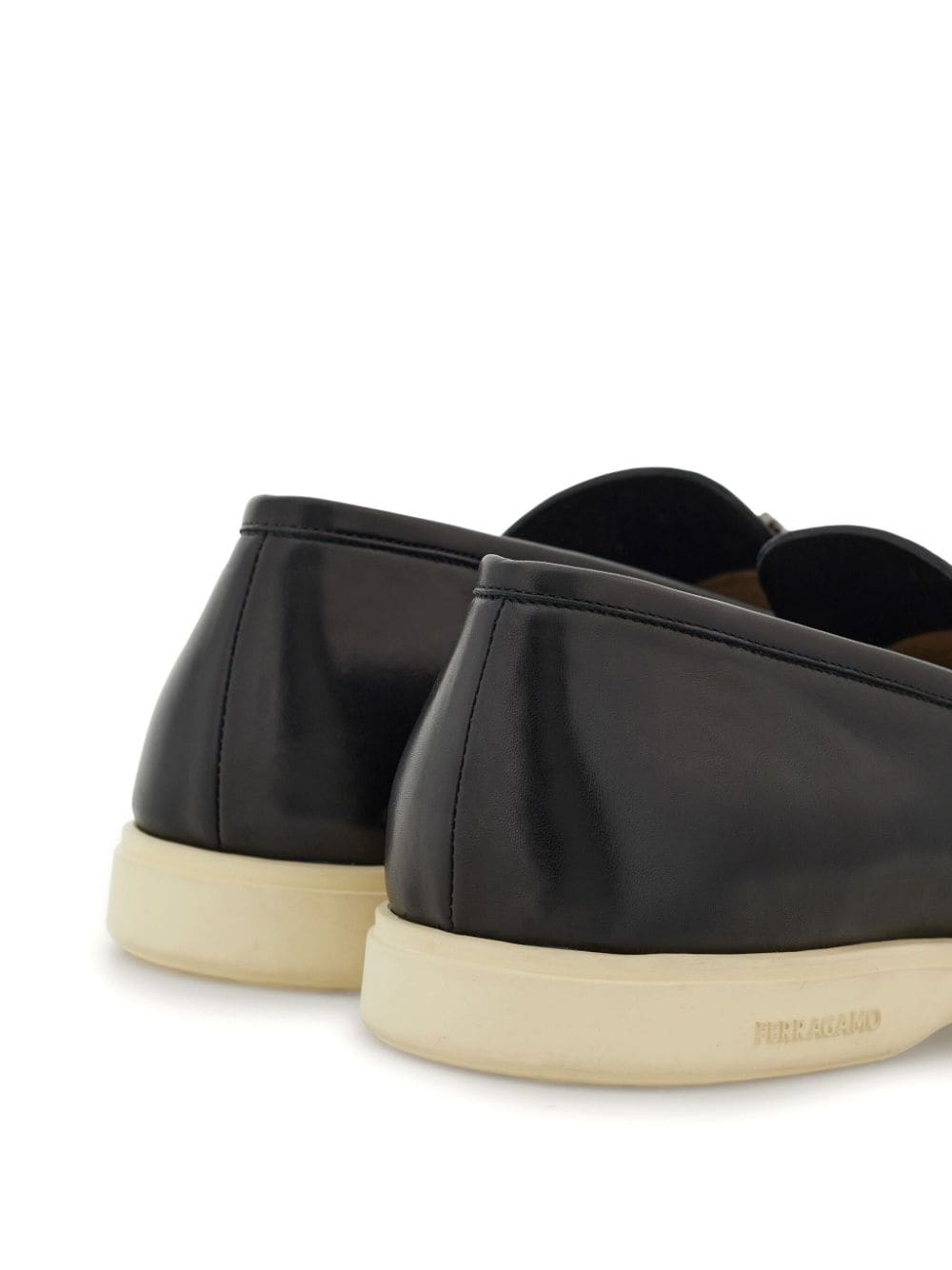 Gancini-plaque leather loafers - 3